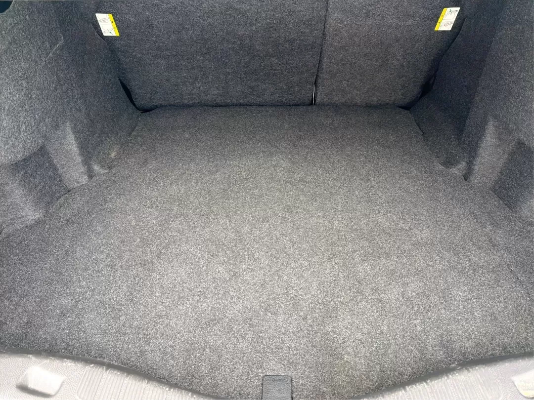 2015 Ford Fusion SE (3FA6P0H78FR) with an 2.5L L4 DOHC 16V engine, Automatic transmission, located at 4508 South Dixie Dr, Moraine, OH, 45439, (937) 908-9800, 39.689976, -84.218452 - Discover the perfect blend of style, comfort, and reliability with this stunning 2015 Ford Fusion SE, available now at Advantage Car and Credit in Moraine, OH! Whether you're commuting to work, shuttling kids to school, or embarking on weekend adventures, this sleek sedan is designed to fit seamless - Photo#11