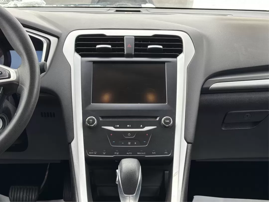 2015 Ford Fusion SE (3FA6P0H78FR) with an 2.5L L4 DOHC 16V engine, Automatic transmission, located at 4508 South Dixie Dr, Moraine, OH, 45439, (937) 908-9800, 39.689976, -84.218452 - Discover the perfect blend of style, comfort, and reliability with this stunning 2015 Ford Fusion SE, available now at Advantage Car and Credit in Moraine, OH! Whether you're commuting to work, shuttling kids to school, or embarking on weekend adventures, this sleek sedan is designed to fit seamless - Photo#12