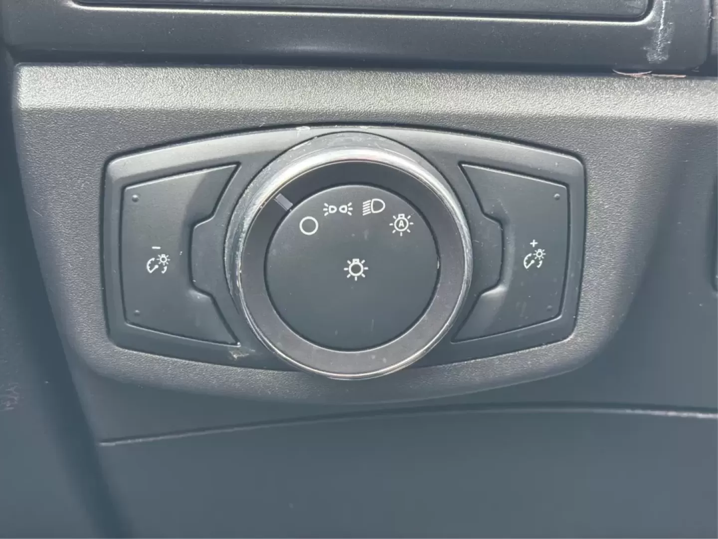 2015 Ford Fusion SE (3FA6P0H78FR) with an 2.5L L4 DOHC 16V engine, Automatic transmission, located at 4508 South Dixie Dr, Moraine, OH, 45439, (937) 908-9800, 39.689976, -84.218452 - Discover the perfect blend of style, comfort, and reliability with this stunning 2015 Ford Fusion SE, available now at Advantage Car and Credit in Moraine, OH! Whether you're commuting to work, shuttling kids to school, or embarking on weekend adventures, this sleek sedan is designed to fit seamless - Photo#16