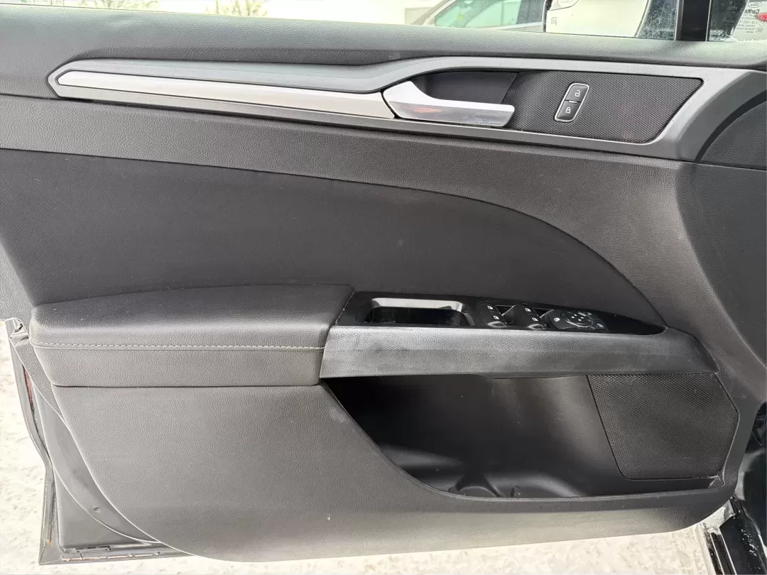 2015 Ford Fusion SE (3FA6P0H78FR) with an 2.5L L4 DOHC 16V engine, Automatic transmission, located at 4508 South Dixie Dr, Moraine, OH, 45439, (937) 908-9800, 39.689976, -84.218452 - Discover the perfect blend of style, comfort, and reliability with this stunning 2015 Ford Fusion SE, available now at Advantage Car and Credit in Moraine, OH! Whether you're commuting to work, shuttling kids to school, or embarking on weekend adventures, this sleek sedan is designed to fit seamless - Photo#18