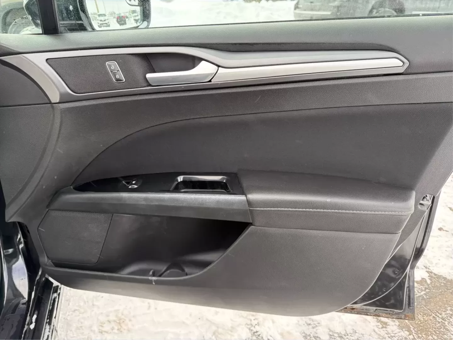 2015 Ford Fusion SE (3FA6P0H78FR) with an 2.5L L4 DOHC 16V engine, Automatic transmission, located at 4508 South Dixie Dr, Moraine, OH, 45439, (937) 908-9800, 39.689976, -84.218452 - Discover the perfect blend of style, comfort, and reliability with this stunning 2015 Ford Fusion SE, available now at Advantage Car and Credit in Moraine, OH! Whether you're commuting to work, shuttling kids to school, or embarking on weekend adventures, this sleek sedan is designed to fit seamless - Photo#19