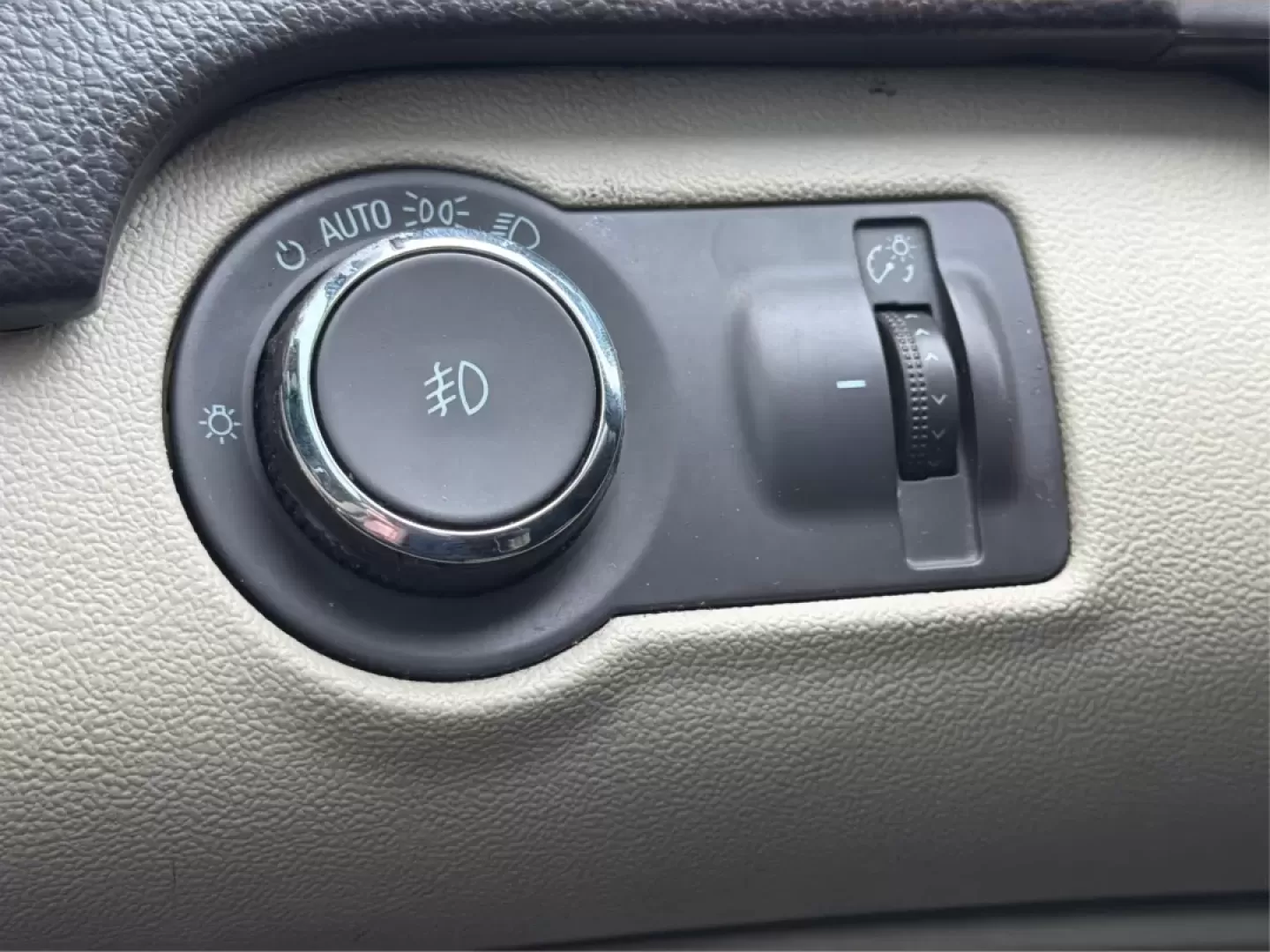 2013 Buick Regal Turbo - Premium 1 (2G4GS5EV0D9) with an ECOTEC 2L I-4 gasoline direct injection engine, 6-Speed Automatic transmission, located at 1951 S Dayton Lakeview Rd., New Carlisle, OH, 45344, (937) 908-9800, 39.890999, -84.050255 - **Experience Luxury and Performance with the 2013 Buick Regal Turbo - Premium 1 at Advantage Car and Credit in New Carlisle!**<br /> <br /> If you're looking for a versatile sedan that combines luxury, performance, and affordability, the 2013 Buick Regal Turbo - Premium 1 is the perfect fit for you. - Photo#17