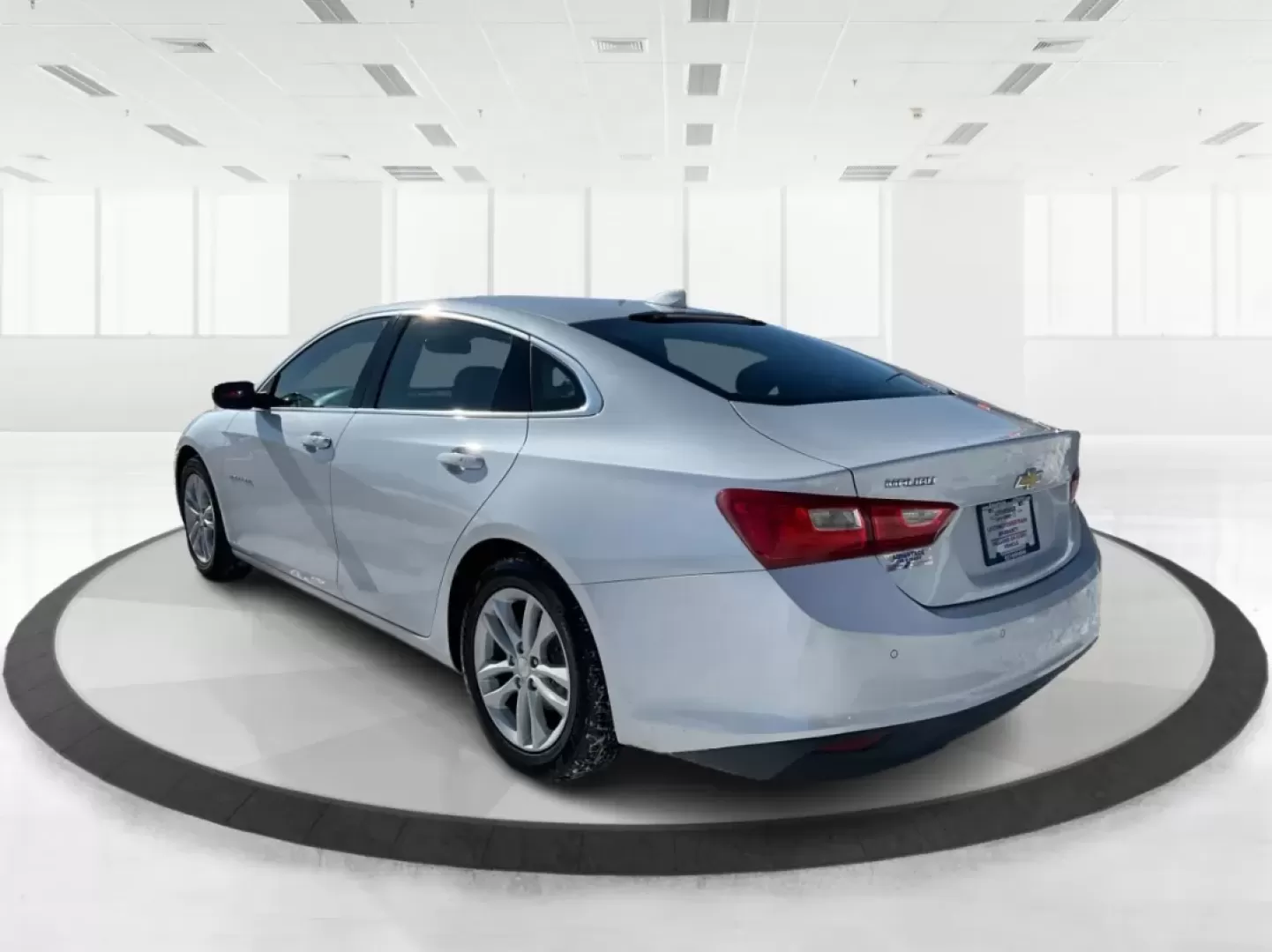 2016 Chevrolet Malibu 1LT (1G1ZE5ST6GF) with an ECOTEC 1.5L I-4 gasoline direct injection engine, located at 401 Woodman Dr, Riverside, OH, 45431, (937) 908-9800, 39.760899, -84.123421 - **Elevate Your Commute with the Exceptional 2016 Chevrolet Malibu 1LT** <br /> <br /> Are you searching for a reliable sedan that balances style, comfort, and performance? Look no further than the 2016 Chevrolet Malibu 1LT, available at Advantage Car and Credit in Riverside, OH. Perfect for both you - Photo#4