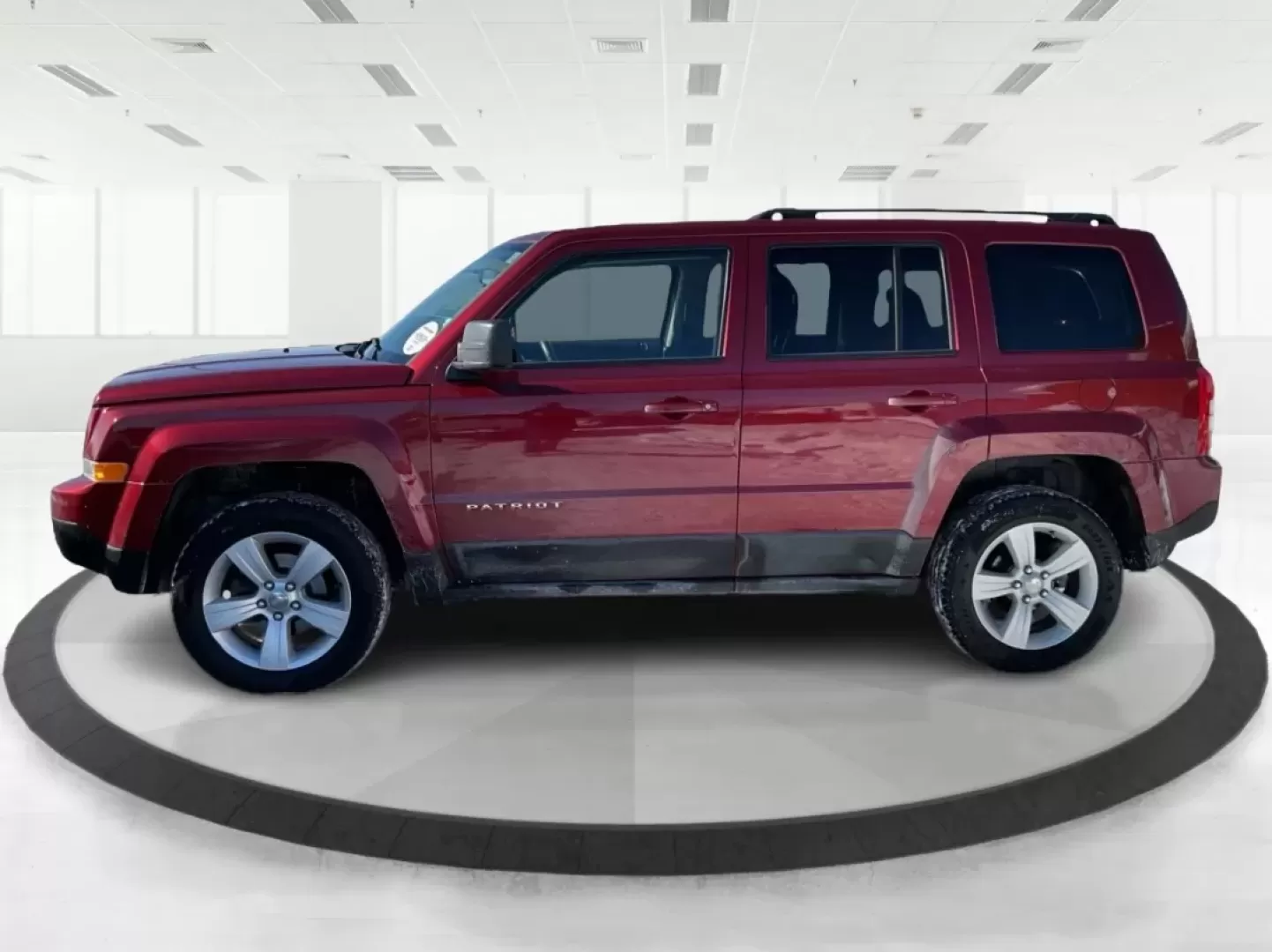 2014 Jeep Patriot (1C4NJRFB3ED) with an 2.4L I-4 DOHC engine, located at 4508 South Dixie Dr, Moraine, OH, 45439, (937) 908-9800, 39.689976, -84.218452 - **Adventure Awaits with This 2014 Jeep Patriot Latitude Perfect for Your Next Journey!**<br /> <br /> Are you ready to embrace the thrill of the open road? Whether you're planning a weekend getaway or just need a reliable companion for your daily commute, this 2014 Jeep Patriot Latitude is designed - Photo#5