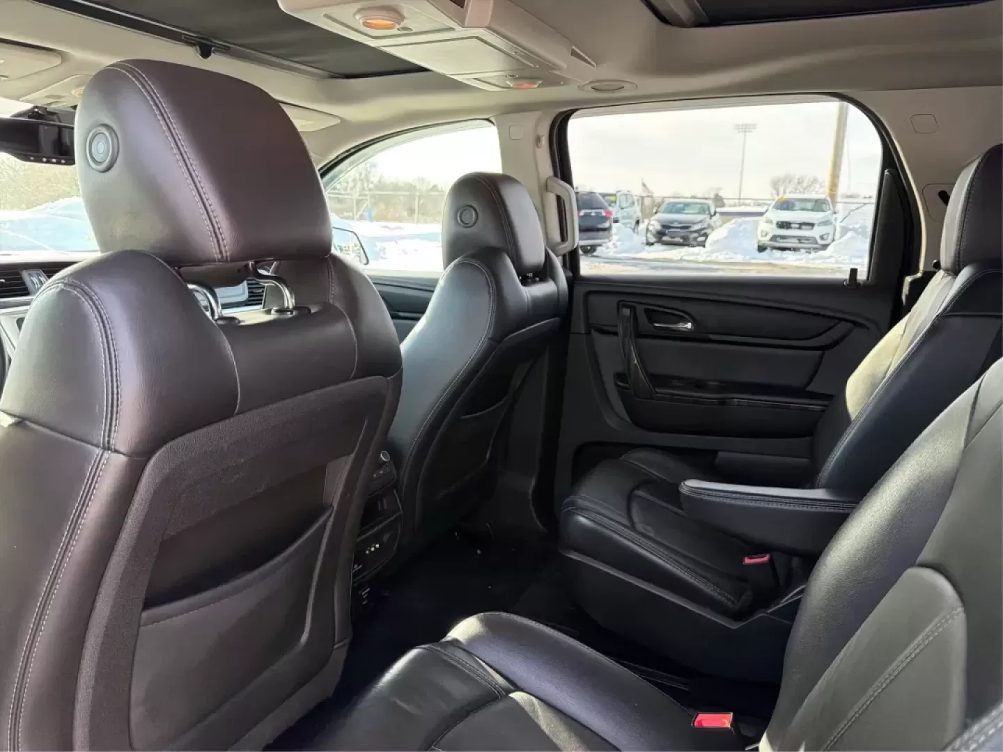 2015 GMC Acadia SLT-1 (1GKKVRKD6FJ) with an 3.6L V-6 gasoline direct injection engine, located at 1230 East Main St, Xenia, OH, 45385, (937) 908-9800, 39.688026, -83.910172 - **Experience Adventure and Comfort with the 2015 GMC Acadia at Advantage Car and Credit - Xenia!**<br /> <br /> Are you searching for the perfect vehicle to accommodate your growing family, make weekend adventures a breeze, or tackle your daily commute with style? Look no further than this stunning - Photo#10