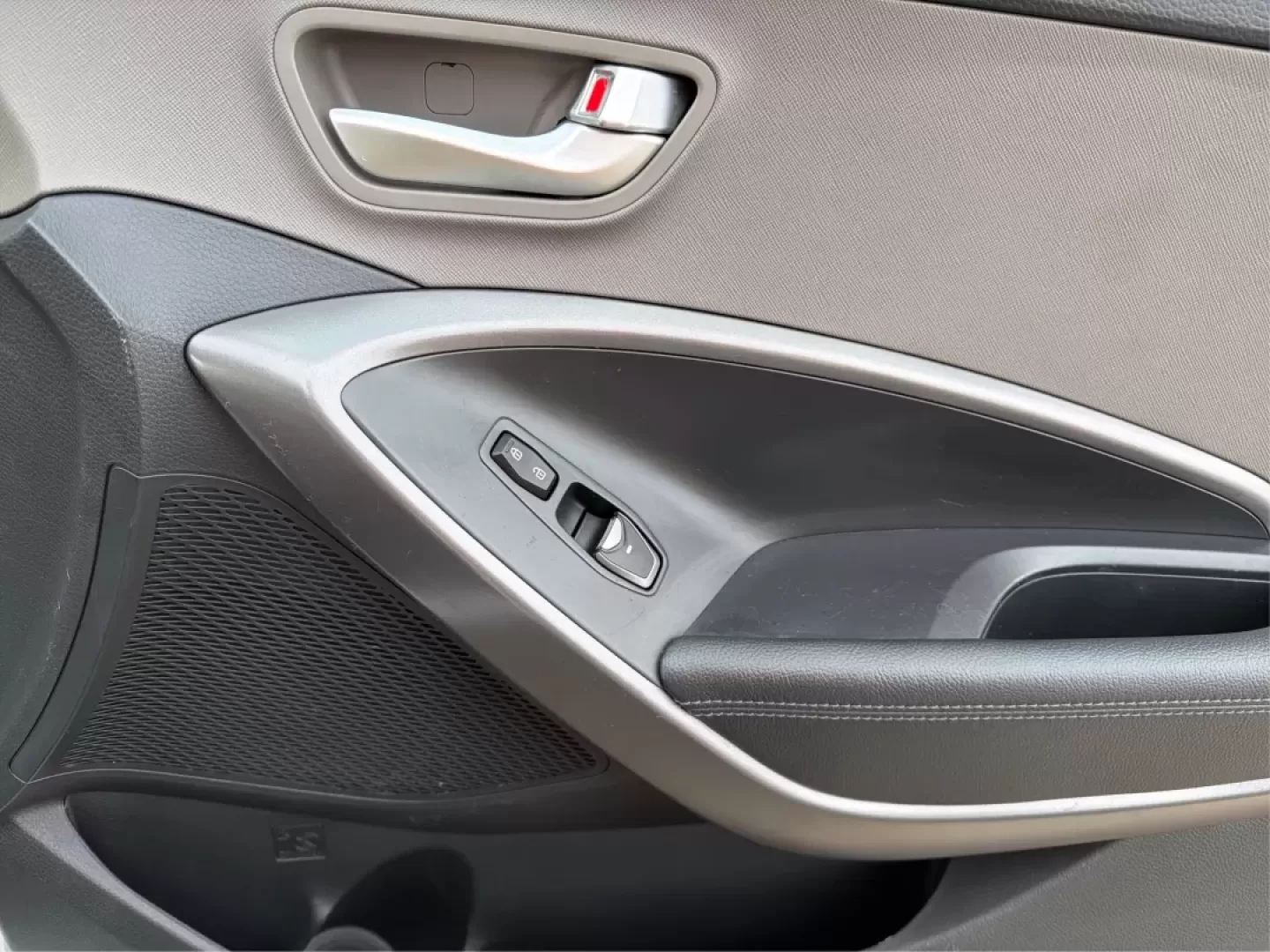 2013 Hyundai Santa Fe Sport (5XYZT3LB2DG) with an Theta II 2.4L I-4 gasoline direct injection engine, 6-Speed Automatic transmission, located at 1184 Kauffman Ave, Fairborn, OH, 45324, (937) 908-9800, 39.807072, -84.030914 - **Adventure Awaits: Drive the 2013 Hyundai Santa Fe Sport in Fairborn, OH!**<br /> <br /> Are you ready to elevate your lifestyle while enjoying the freedom of the open road? Look no further than the stunning 2013 Hyundai Santa Fe Sport, available now at Advantage Car and Credit in Fairborn, OH! Thi - Photo#18