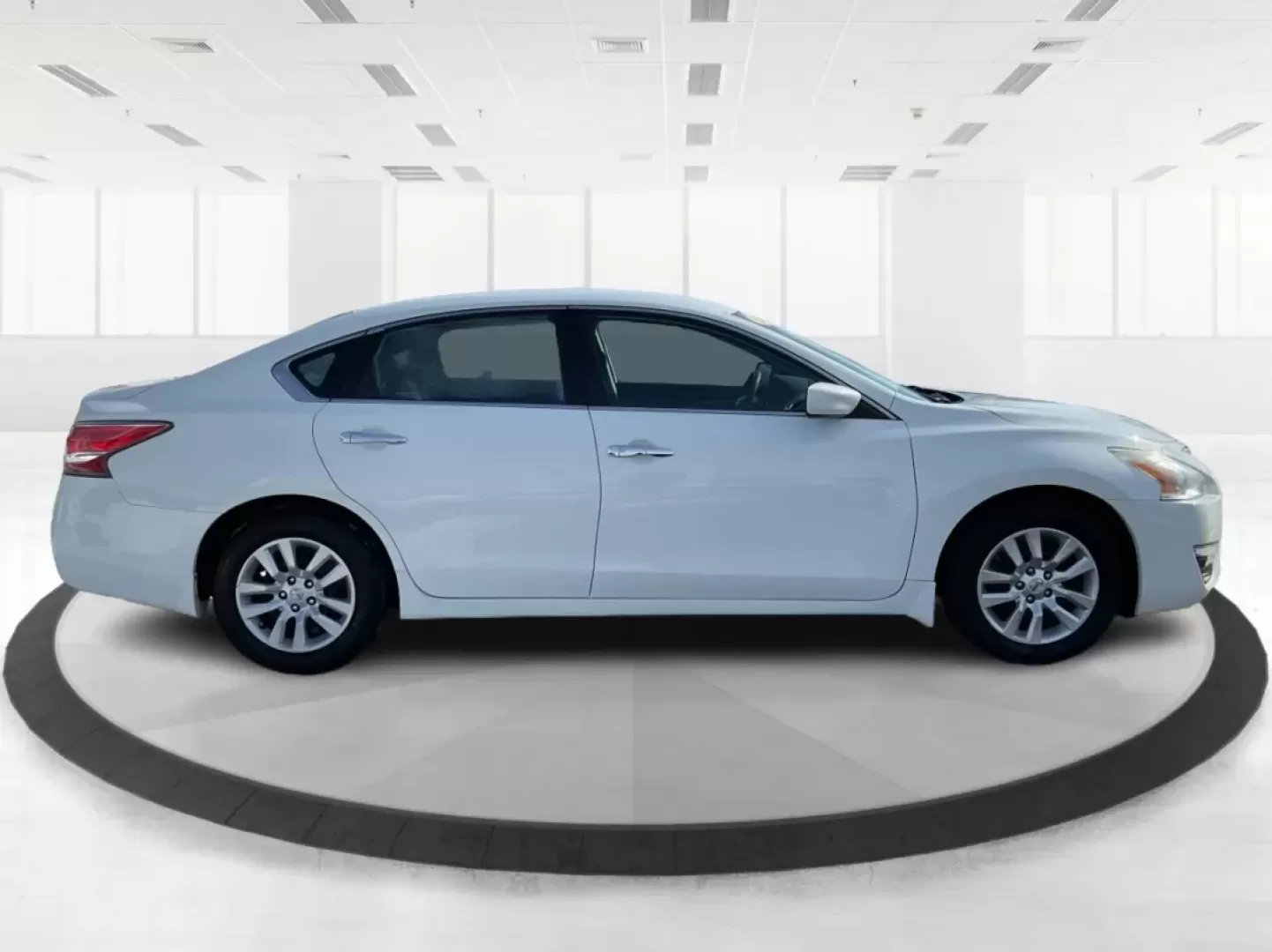 2015 Nissan Altima 2.5 S (1N4AL3AP4FC) with an 2.5L I-4 DOHC engine, located at 401 Woodman Dr, Riverside, OH, 45431, (937) 908-9800, 39.760899, -84.123421 - **Discover Adventure and Comfort with the 2015 Nissan Altima at Advantage Car and Credit - Riverside!**<br /> <br /> Are you ready to elevate your daily commute or embark on weekend adventures without breaking the bank? Say hello to the 2015 Nissan Altima, available now at Advantage Car and Credit i - Photo#1