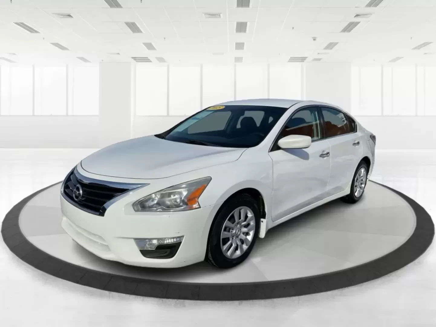 2015 Nissan Altima 2.5 S (1N4AL3AP4FC) with an 2.5L I-4 DOHC engine, located at 401 Woodman Dr, Riverside, OH, 45431, (937) 908-9800, 39.760899, -84.123421 - **Discover Adventure and Comfort with the 2015 Nissan Altima at Advantage Car and Credit - Riverside!**<br /> <br /> Are you ready to elevate your daily commute or embark on weekend adventures without breaking the bank? Say hello to the 2015 Nissan Altima, available now at Advantage Car and Credit i - Photo#8