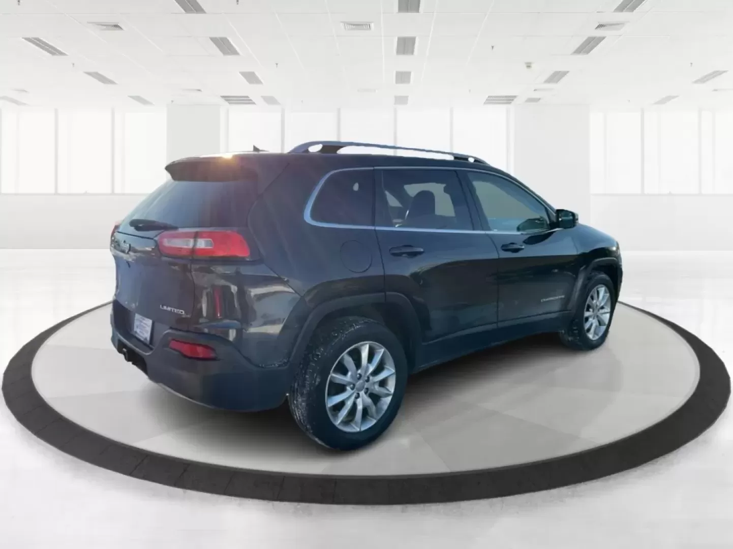 2014 Jeep Cherokee (1C4PJMDS5EW) with an Other engine, located at 1230 East Main St, Xenia, OH, 45385, (937) 908-9800, 39.688026, -83.910172 - Discover the perfect blend of versatility and style with the 2014 Jeep Cherokee Limited, now available at Advantage Car and Credit in Troy, OH! Whether you're navigating the daily grind or embarking on weekend adventures, this crossover SUV is designed to enhance your lifestyle, making it an ideal c - Photo#2