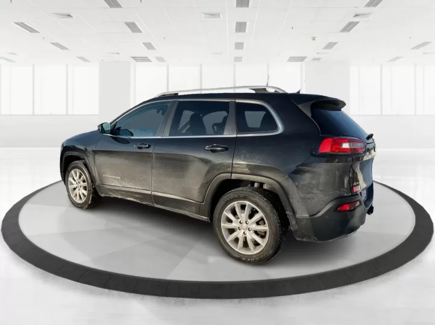 2014 Jeep Cherokee (1C4PJMDS5EW) with an Other engine, located at 1230 East Main St, Xenia, OH, 45385, (937) 908-9800, 39.688026, -83.910172 - Discover the perfect blend of versatility and style with the 2014 Jeep Cherokee Limited, now available at Advantage Car and Credit in Troy, OH! Whether you're navigating the daily grind or embarking on weekend adventures, this crossover SUV is designed to enhance your lifestyle, making it an ideal c - Photo#4