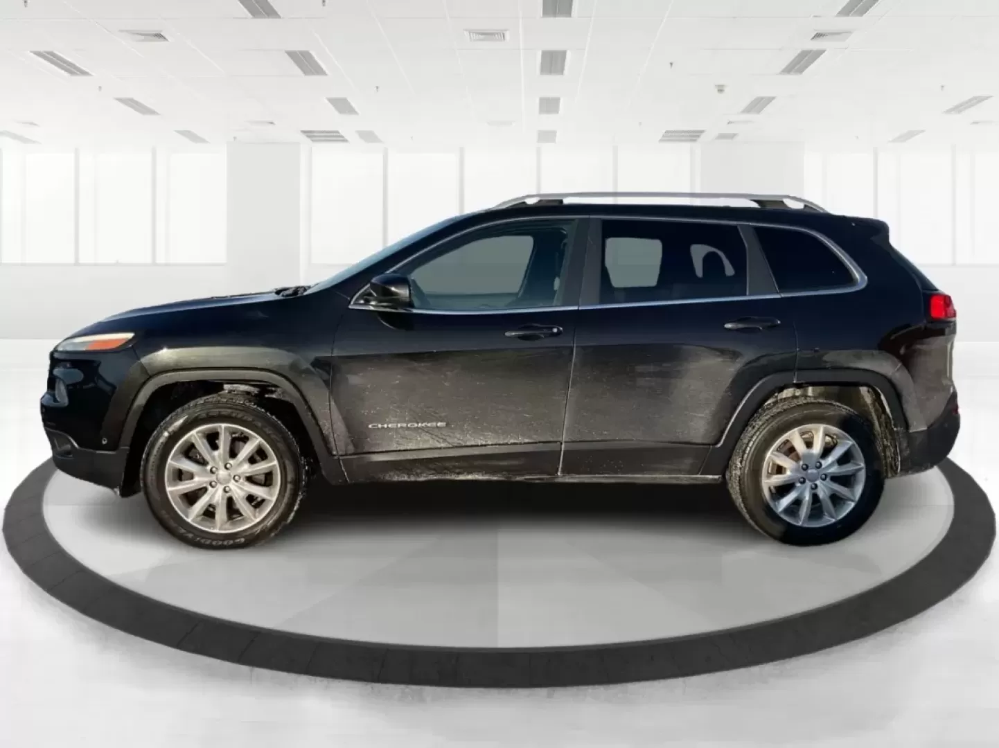 2014 Jeep Cherokee (1C4PJMDS5EW) with an Other engine, located at 1230 East Main St, Xenia, OH, 45385, (937) 908-9800, 39.688026, -83.910172 - Discover the perfect blend of versatility and style with the 2014 Jeep Cherokee Limited, now available at Advantage Car and Credit in Troy, OH! Whether you're navigating the daily grind or embarking on weekend adventures, this crossover SUV is designed to enhance your lifestyle, making it an ideal c - Photo#5