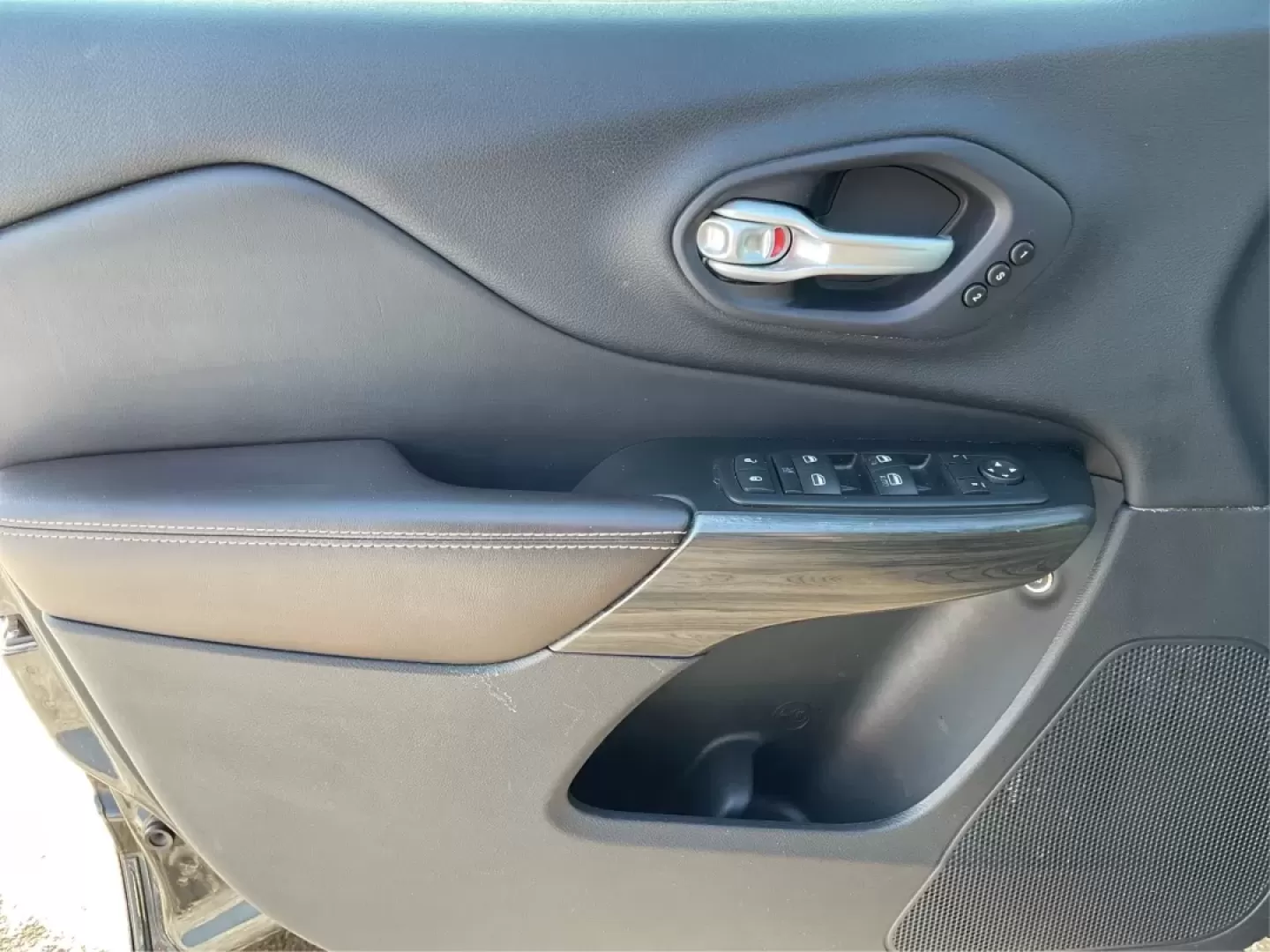 2014 Jeep Cherokee (1C4PJMDS5EW) with an Other engine, located at 1230 East Main St, Xenia, OH, 45385, (937) 908-9800, 39.688026, -83.910172 - Discover the perfect blend of versatility and style with the 2014 Jeep Cherokee Limited, now available at Advantage Car and Credit in Troy, OH! Whether you're navigating the daily grind or embarking on weekend adventures, this crossover SUV is designed to enhance your lifestyle, making it an ideal c - Photo#19