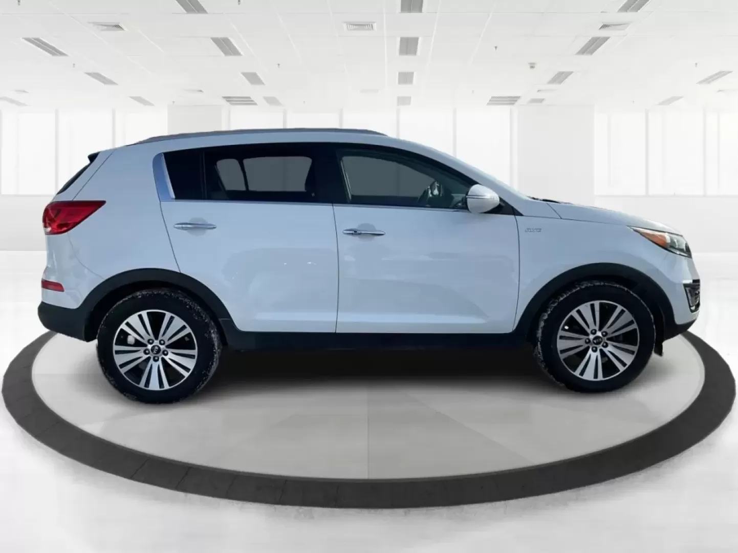 2016 Kia Sportage EX (KNDPCCAC2G7) with an Theta II 2.4L I-4 gasoline direct injection engine, 6-Speed Automatic transmission, located at 8750 N County Rd 25A, Piqua, OH, 45356, (937) 908-9800, 40.164391, -84.232513 - ### Elevate Your Adventures with the 2016 Kia Sportage EX from Advantage Car and Credit - Piqua!<br /> <br /> Are you ready to embrace a lifestyle filled with adventure and comfort? Whether you're a growing family, a daily commuter, or someone who loves weekend getaways, the 2016 Kia Sportage EX is - Photo#1