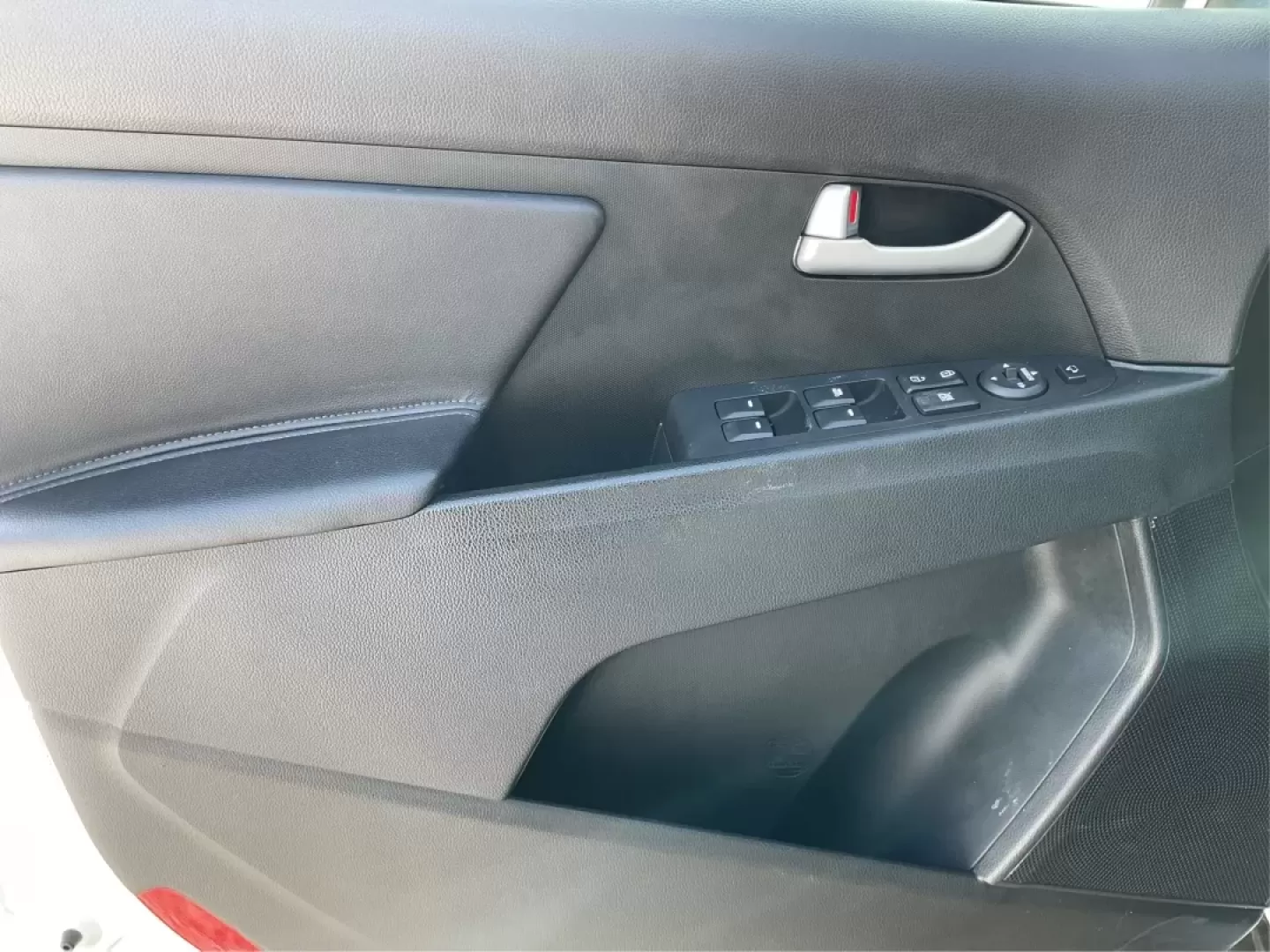 2016 Kia Sportage EX (KNDPCCAC2G7) with an Theta II 2.4L I-4 gasoline direct injection engine, 6-Speed Automatic transmission, located at 8750 N County Rd 25A, Piqua, OH, 45356, (937) 908-9800, 40.164391, -84.232513 - ### Elevate Your Adventures with the 2016 Kia Sportage EX from Advantage Car and Credit - Piqua!<br /> <br /> Are you ready to embrace a lifestyle filled with adventure and comfort? Whether you're a growing family, a daily commuter, or someone who loves weekend getaways, the 2016 Kia Sportage EX is - Photo#18