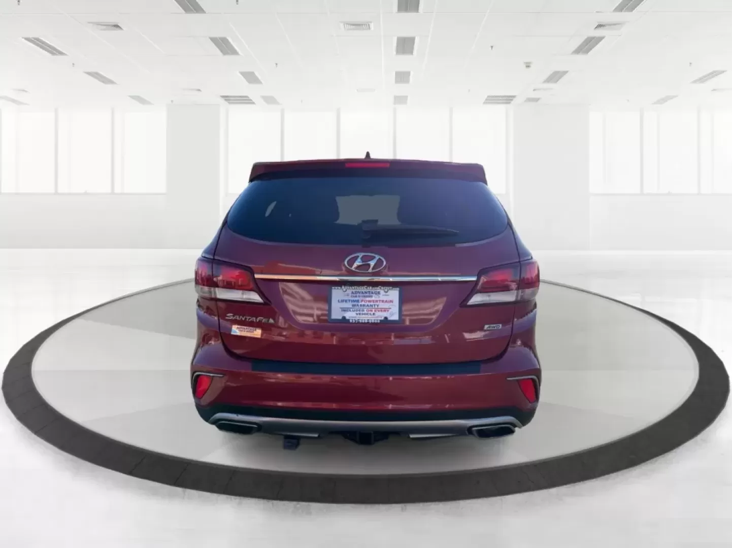 2017 Hyundai Santa Fe SE (KM8SMDHF0HU) with an 3.3L V-6 gasoline direct injection engine, 6A transmission, located at 1230 East Main St, Xenia, OH, 45385, (937) 908-9800, 39.688026, -83.910172 - **Adventure Awaits with This 2017 Hyundai Santa Fe SE - Your Ideal Family SUV!**<br /> <br /> Are you on the lookout for a versatile, spacious SUV that can easily accommodate your family's needs? Look no further than this stunning 2017 Hyundai Santa Fe SE, available now at Advantage Car and Credit i - Photo#3