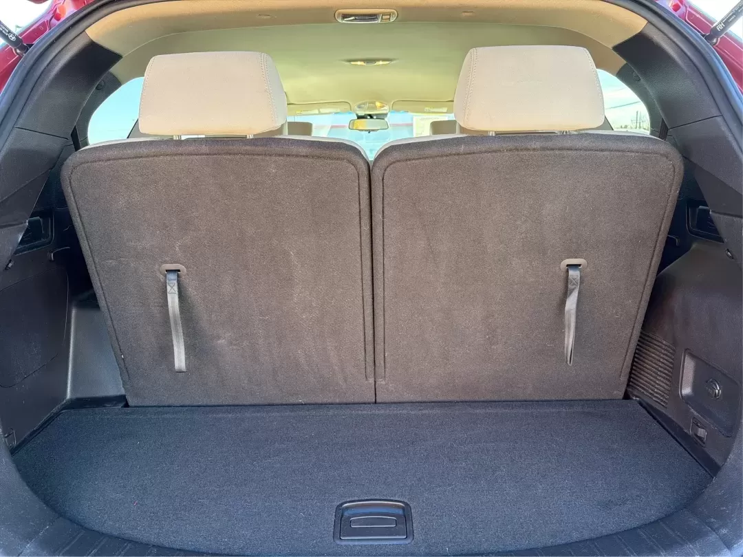 2017 Hyundai Santa Fe SE (KM8SMDHF0HU) with an 3.3L V-6 gasoline direct injection engine, 6A transmission, located at 1230 East Main St, Xenia, OH, 45385, (937) 908-9800, 39.688026, -83.910172 - **Adventure Awaits with This 2017 Hyundai Santa Fe SE - Your Ideal Family SUV!**<br /> <br /> Are you on the lookout for a versatile, spacious SUV that can easily accommodate your family's needs? Look no further than this stunning 2017 Hyundai Santa Fe SE, available now at Advantage Car and Credit i - Photo#12