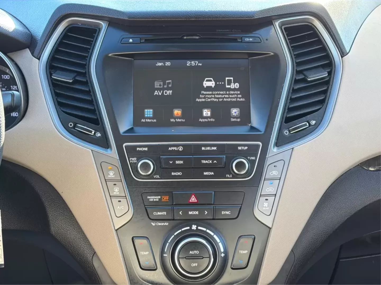 2017 Hyundai Santa Fe SE (KM8SMDHF0HU) with an 3.3L V-6 gasoline direct injection engine, 6A transmission, located at 1230 East Main St, Xenia, OH, 45385, (937) 908-9800, 39.688026, -83.910172 - **Adventure Awaits with This 2017 Hyundai Santa Fe SE - Your Ideal Family SUV!**<br /> <br /> Are you on the lookout for a versatile, spacious SUV that can easily accommodate your family's needs? Look no further than this stunning 2017 Hyundai Santa Fe SE, available now at Advantage Car and Credit i - Photo#13