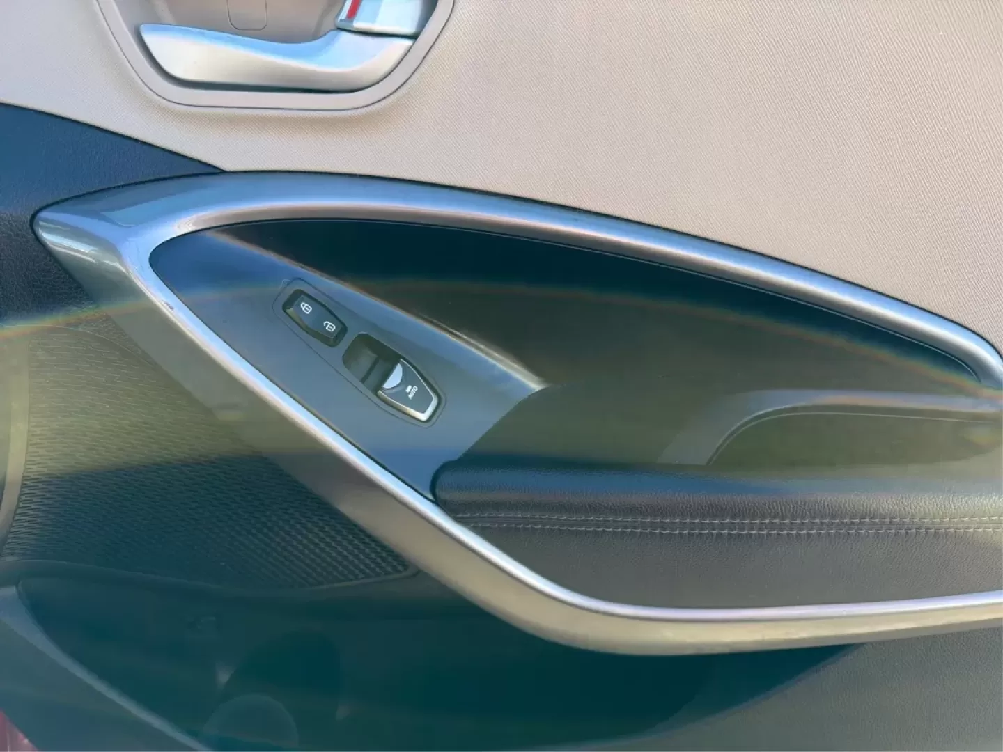 2017 Hyundai Santa Fe SE (KM8SMDHF0HU) with an 3.3L V-6 gasoline direct injection engine, 6A transmission, located at 1230 East Main St, Xenia, OH, 45385, (937) 908-9800, 39.688026, -83.910172 - **Adventure Awaits with This 2017 Hyundai Santa Fe SE - Your Ideal Family SUV!**<br /> <br /> Are you on the lookout for a versatile, spacious SUV that can easily accommodate your family's needs? Look no further than this stunning 2017 Hyundai Santa Fe SE, available now at Advantage Car and Credit i - Photo#19