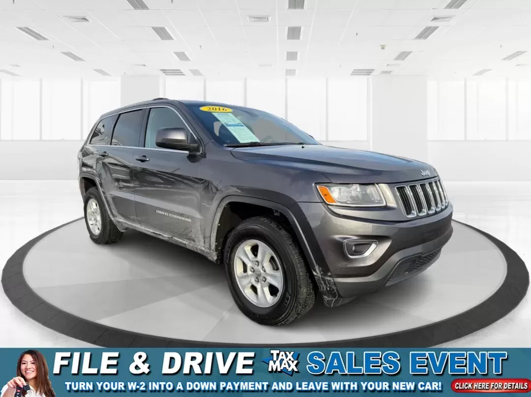 2016 Jeep Grand Cherokee Laredo (1C4RJFAG7GC) with an Pentastar 3.6L V-6 DOHC engine, 8A transmission, located at 1230 East Main St, Xenia, OH, 45385, (937) 908-9800, 39.688026, -83.910172 - ### Experience Adventure in Comfort with the 2016 Jeep Grand Cherokee Laredo <br /> <br /> If you're seeking a vehicle that can handle everything from daily commutes to weekend getaways, look no further than the 2016 Jeep Grand Cherokee Laredo. This robust SUV is perfect for both adventurous spirits - Photo#0