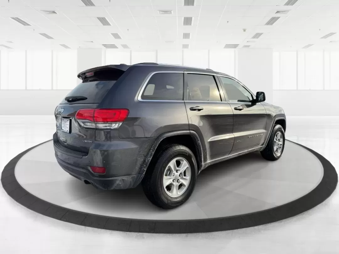 2016 Jeep Grand Cherokee Laredo (1C4RJFAG7GC) with an Pentastar 3.6L V-6 DOHC engine, 8A transmission, located at 1230 East Main St, Xenia, OH, 45385, (937) 908-9800, 39.688026, -83.910172 - ### Experience Adventure in Comfort with the 2016 Jeep Grand Cherokee Laredo <br /> <br /> If you're seeking a vehicle that can handle everything from daily commutes to weekend getaways, look no further than the 2016 Jeep Grand Cherokee Laredo. This robust SUV is perfect for both adventurous spirits - Photo#2