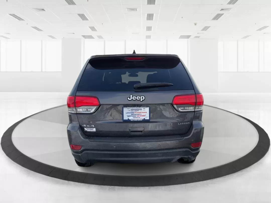 2016 Jeep Grand Cherokee Laredo (1C4RJFAG7GC) with an Pentastar 3.6L V-6 DOHC engine, 8A transmission, located at 1230 East Main St, Xenia, OH, 45385, (937) 908-9800, 39.688026, -83.910172 - ### Experience Adventure in Comfort with the 2016 Jeep Grand Cherokee Laredo <br /> <br /> If you're seeking a vehicle that can handle everything from daily commutes to weekend getaways, look no further than the 2016 Jeep Grand Cherokee Laredo. This robust SUV is perfect for both adventurous spirits - Photo#3