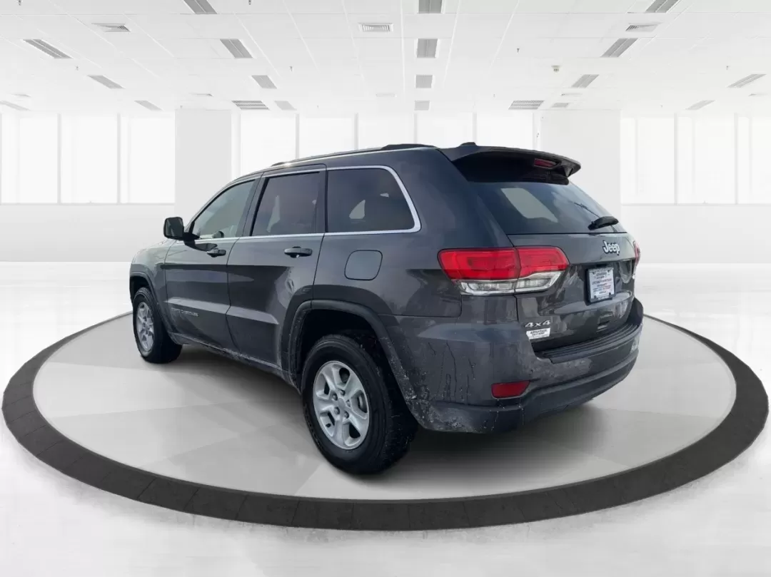 2016 Jeep Grand Cherokee Laredo (1C4RJFAG7GC) with an Pentastar 3.6L V-6 DOHC engine, 8A transmission, located at 1230 East Main St, Xenia, OH, 45385, (937) 908-9800, 39.688026, -83.910172 - ### Experience Adventure in Comfort with the 2016 Jeep Grand Cherokee Laredo <br /> <br /> If you're seeking a vehicle that can handle everything from daily commutes to weekend getaways, look no further than the 2016 Jeep Grand Cherokee Laredo. This robust SUV is perfect for both adventurous spirits - Photo#4