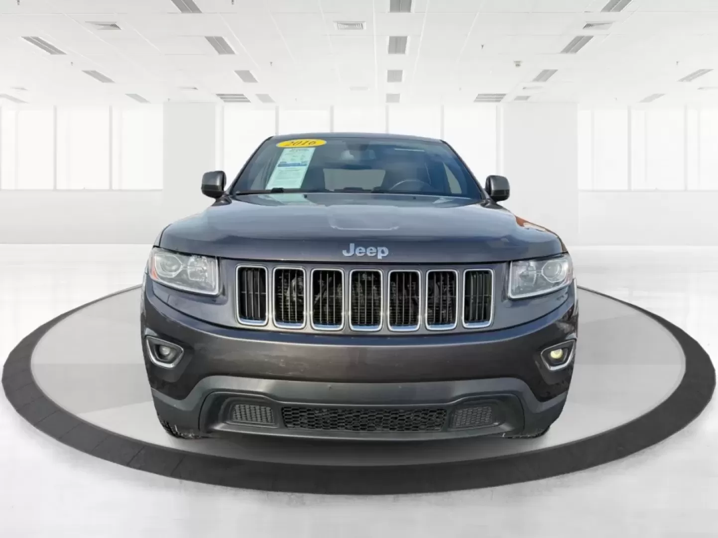 2016 Jeep Grand Cherokee Laredo (1C4RJFAG7GC) with an Pentastar 3.6L V-6 DOHC engine, 8A transmission, located at 1230 East Main St, Xenia, OH, 45385, (937) 908-9800, 39.688026, -83.910172 - ### Experience Adventure in Comfort with the 2016 Jeep Grand Cherokee Laredo <br /> <br /> If you're seeking a vehicle that can handle everything from daily commutes to weekend getaways, look no further than the 2016 Jeep Grand Cherokee Laredo. This robust SUV is perfect for both adventurous spirits - Photo#7