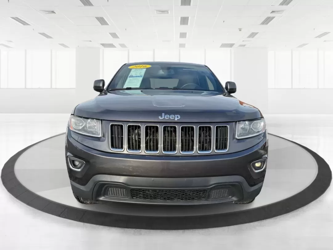 2016 Jeep Grand Cherokee Laredo (1C4RJFAG7GC) with an Pentastar 3.6L V-6 DOHC engine, 8A transmission, located at 1230 East Main St, Xenia, OH, 45385, (937) 908-9800, 39.688026, -83.910172 - ### Experience Adventure in Comfort with the 2016 Jeep Grand Cherokee Laredo <br /> <br /> If you're seeking a vehicle that can handle everything from daily commutes to weekend getaways, look no further than the 2016 Jeep Grand Cherokee Laredo. This robust SUV is perfect for both adventurous spirits - Photo#7