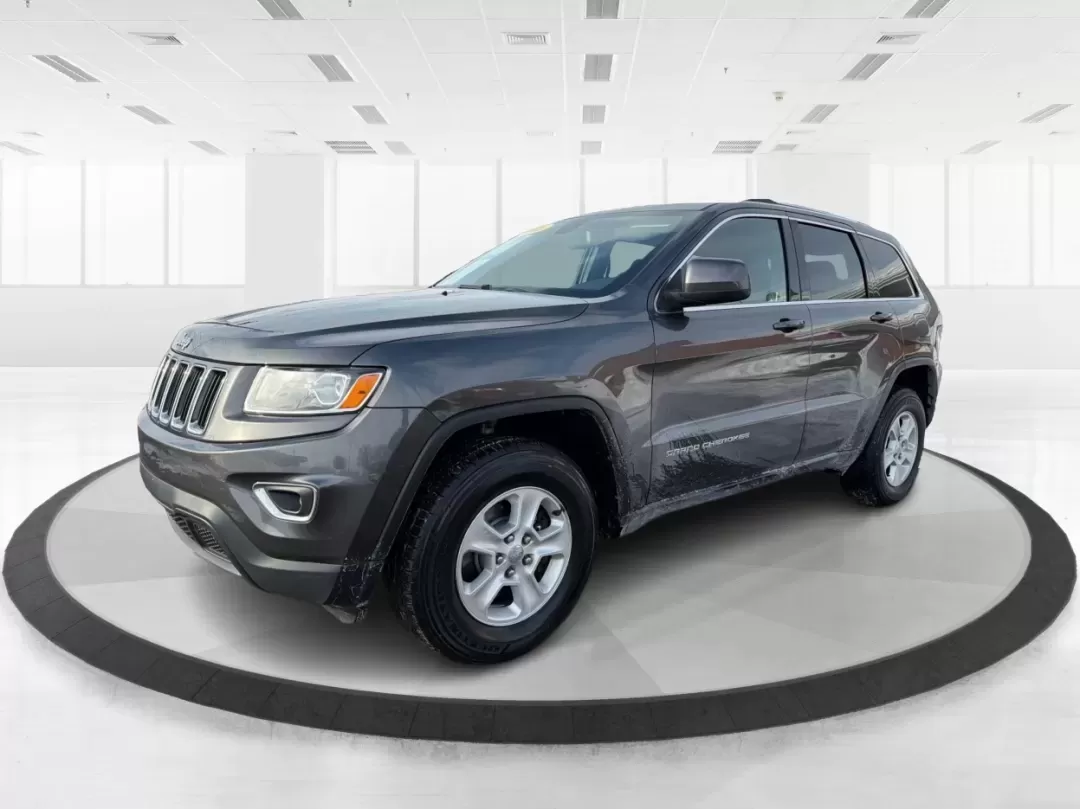2016 Jeep Grand Cherokee Laredo (1C4RJFAG7GC) with an Pentastar 3.6L V-6 DOHC engine, 8A transmission, located at 1230 East Main St, Xenia, OH, 45385, (937) 908-9800, 39.688026, -83.910172 - ### Experience Adventure in Comfort with the 2016 Jeep Grand Cherokee Laredo <br /> <br /> If you're seeking a vehicle that can handle everything from daily commutes to weekend getaways, look no further than the 2016 Jeep Grand Cherokee Laredo. This robust SUV is perfect for both adventurous spirits - Photo#8
