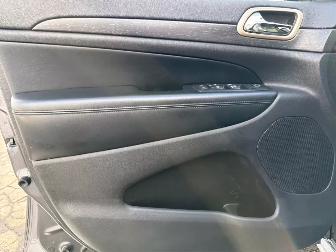 2016 Jeep Grand Cherokee Laredo (1C4RJFAG7GC) with an Pentastar 3.6L V-6 DOHC engine, 8A transmission, located at 1230 East Main St, Xenia, OH, 45385, (937) 908-9800, 39.688026, -83.910172 - ### Experience Adventure in Comfort with the 2016 Jeep Grand Cherokee Laredo <br /> <br /> If you're seeking a vehicle that can handle everything from daily commutes to weekend getaways, look no further than the 2016 Jeep Grand Cherokee Laredo. This robust SUV is perfect for both adventurous spirits - Photo#19