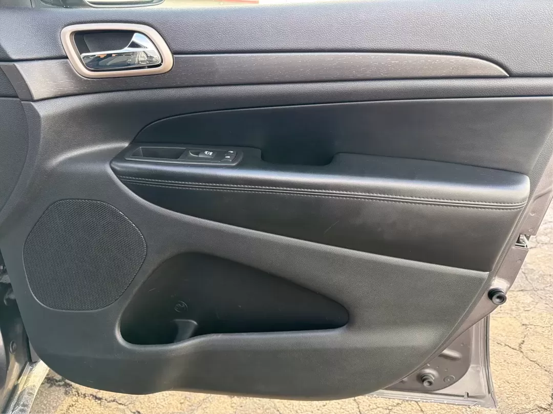 2016 Jeep Grand Cherokee Laredo (1C4RJFAG7GC) with an Pentastar 3.6L V-6 DOHC engine, 8A transmission, located at 1230 East Main St, Xenia, OH, 45385, (937) 908-9800, 39.688026, -83.910172 - ### Experience Adventure in Comfort with the 2016 Jeep Grand Cherokee Laredo <br /> <br /> If you're seeking a vehicle that can handle everything from daily commutes to weekend getaways, look no further than the 2016 Jeep Grand Cherokee Laredo. This robust SUV is perfect for both adventurous spirits - Photo#20