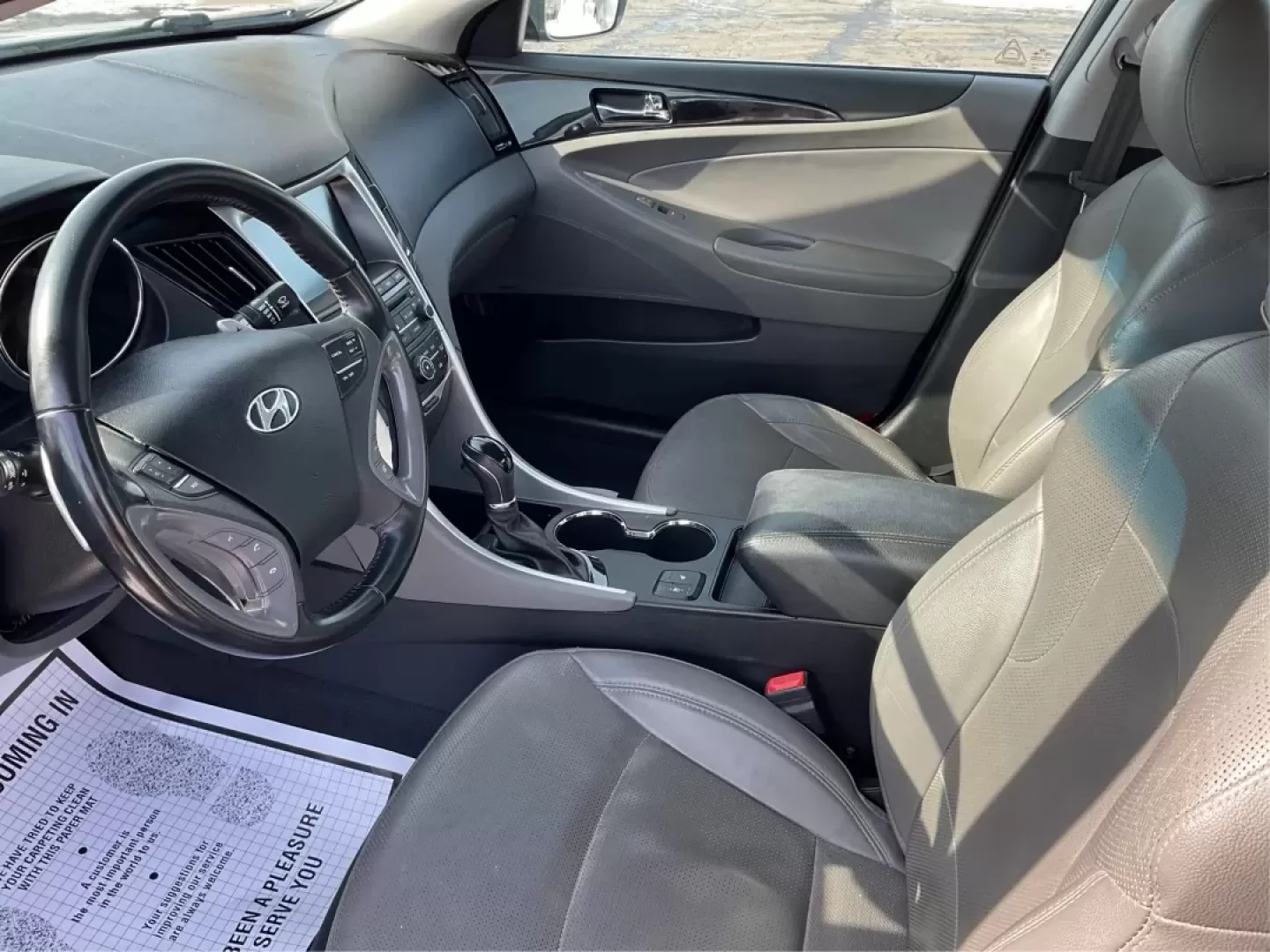 2014 Hyundai Sonata Limited 2.0T (5NPEC4AB3EH) with an 2L I-4 gasoline direct injection engine, 6-Speed Automatic transmission, located at 1951 S Dayton Lakeview Rd., New Carlisle, OH, 45344, (937) 908-9800, 39.890999, -84.050255 - Are you in search of the perfect blend of style, performance, and reliability for your daily commutes or family outings? Look no further! At Advantage Car and Credit in New Carlisle, OH, we proudly present this stunning 2014 Hyundai Sonata Limited 2.0T, a sedan designed for those who appreciate both - Photo#9