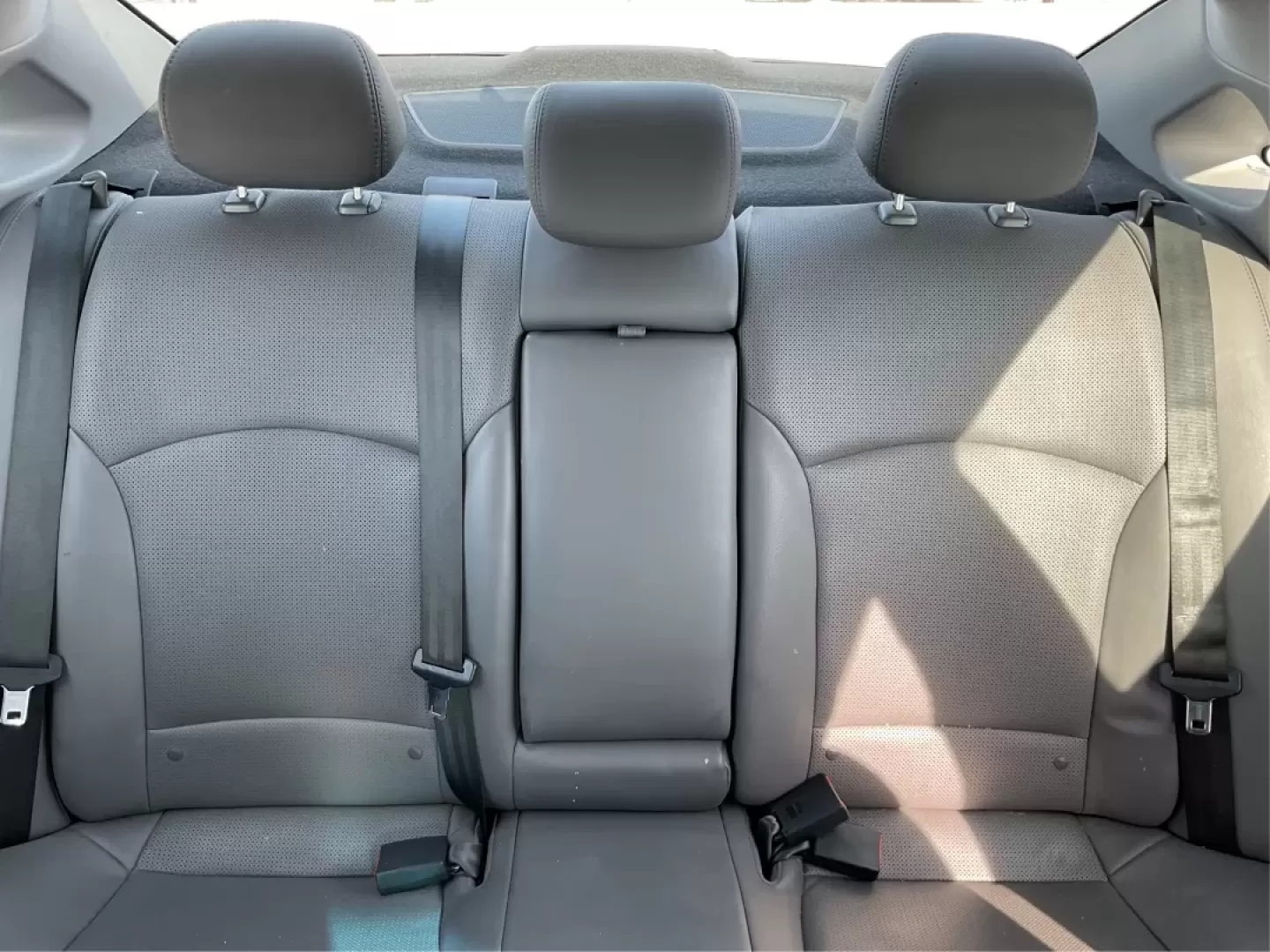 2014 Hyundai Sonata Limited 2.0T (5NPEC4AB3EH) with an 2L I-4 gasoline direct injection engine, 6-Speed Automatic transmission, located at 1951 S Dayton Lakeview Rd., New Carlisle, OH, 45344, (937) 908-9800, 39.890999, -84.050255 - Are you in search of the perfect blend of style, performance, and reliability for your daily commutes or family outings? Look no further! At Advantage Car and Credit in New Carlisle, OH, we proudly present this stunning 2014 Hyundai Sonata Limited 2.0T, a sedan designed for those who appreciate both - Photo#14