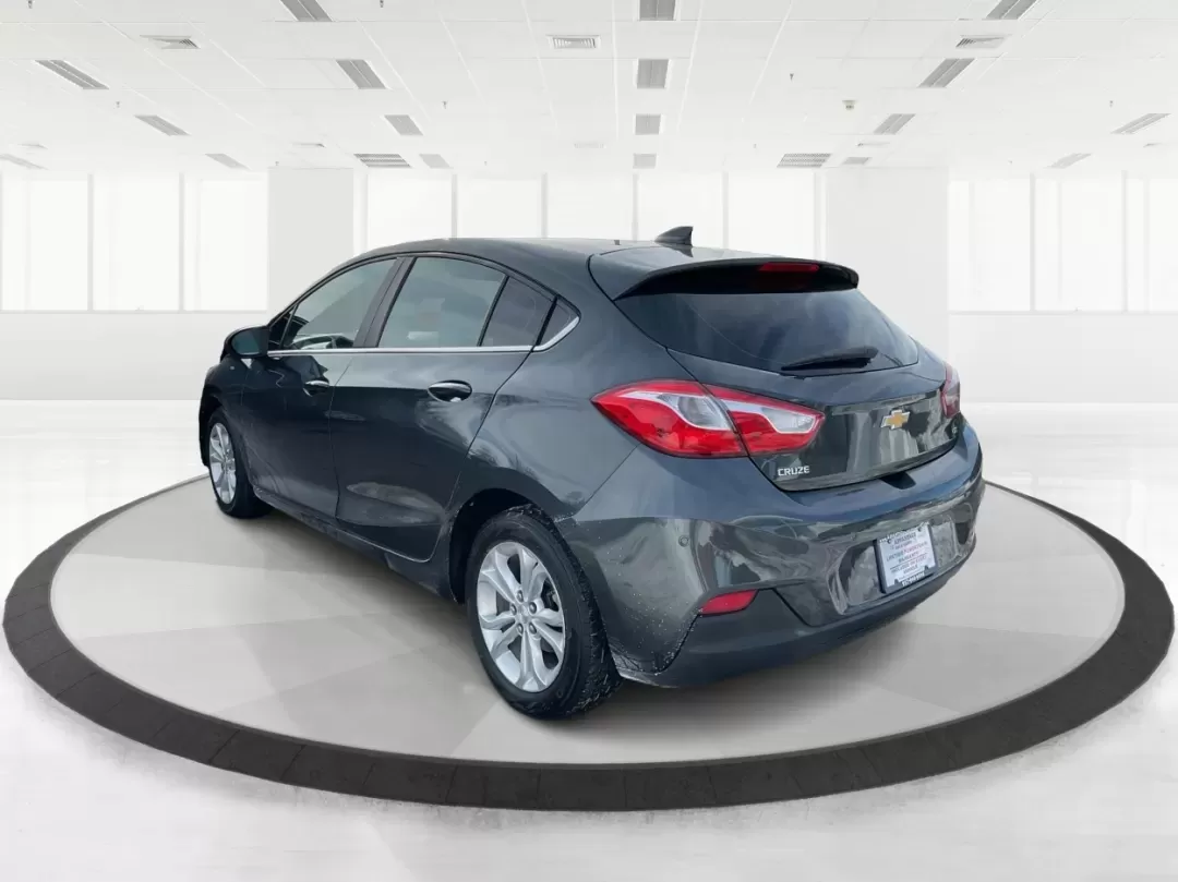 2019 Chevrolet Cruze LT (3G1BE6SM6KS) with an 1.4L I-4 gasoline direct injection engine, located at 1184 Kauffman Ave, Fairborn, OH, 45324, (937) 908-9800, 39.807072, -84.030914 - 2019 Chevrolet Cruze LT - Photo#4