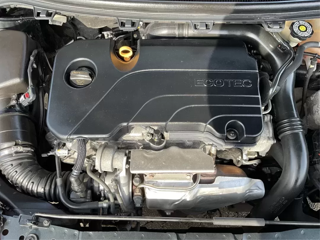 2019 Chevrolet Cruze LT (3G1BE6SM6KS) with an 1.4L I-4 gasoline direct injection engine, located at 1184 Kauffman Ave, Fairborn, OH, 45324, (937) 908-9800, 39.807072, -84.030914 - 2019 Chevrolet Cruze LT - Photo#11