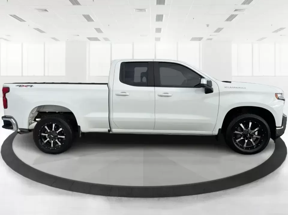 2020 Chevrolet Silverado 1500 4WD Double Cab Standard Bed LT (1GCRYDED6LZ) with an 5.3L V8 OHV 16V engine, 6A transmission, located at 4508 South Dixie Dr, Moraine, OH, 45439, (937) 908-9800, 39.689976, -84.218452 - Are you ready to tackle your next big adventure without breaking the bank? The 2020 Chevrolet Silverado 1500 at Advantage Car and Credit in Piqua, OH, is your ideal companion for weekend getaways, family outings, or simply conquering your daily commute. With its rugged capabilities and comfortable r - Photo#1