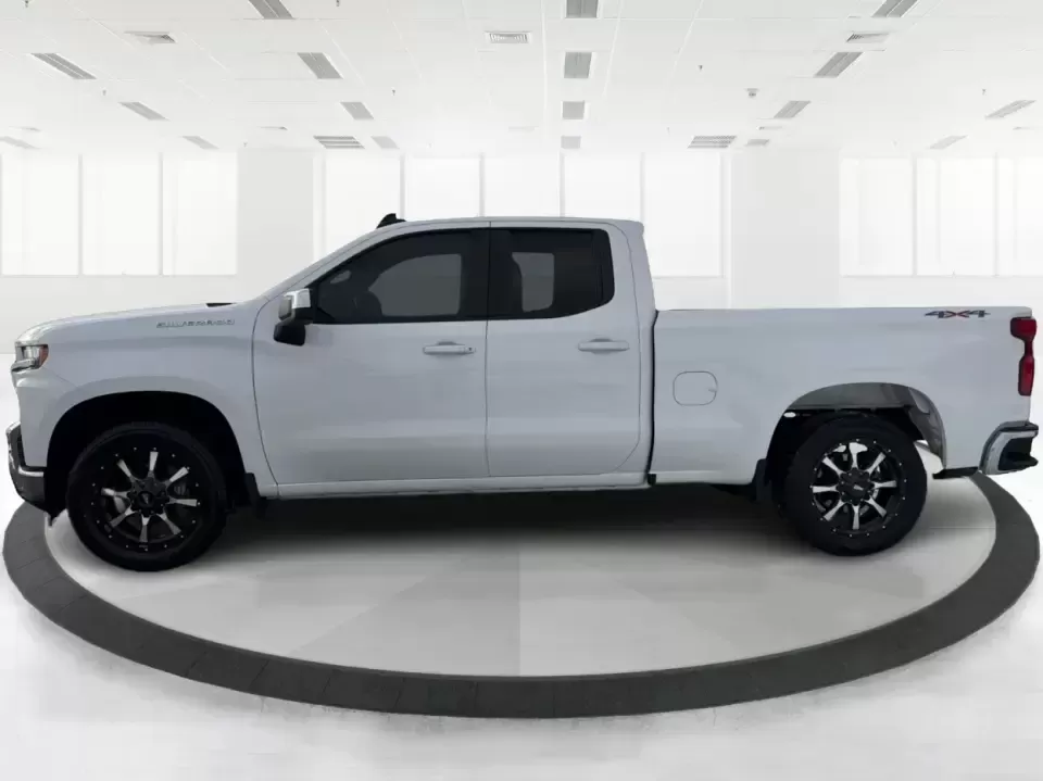 2020 Chevrolet Silverado 1500 4WD Double Cab Standard Bed LT (1GCRYDED6LZ) with an 5.3L V8 OHV 16V engine, 6A transmission, located at 4508 South Dixie Dr, Moraine, OH, 45439, (937) 908-9800, 39.689976, -84.218452 - Are you ready to tackle your next big adventure without breaking the bank? The 2020 Chevrolet Silverado 1500 at Advantage Car and Credit in Piqua, OH, is your ideal companion for weekend getaways, family outings, or simply conquering your daily commute. With its rugged capabilities and comfortable r - Photo#5