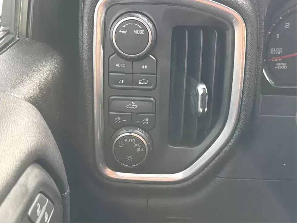 2020 Chevrolet Silverado 1500 4WD Double Cab Standard Bed LT (1GCRYDED6LZ) with an 5.3L V8 OHV 16V engine, 6A transmission, located at 4508 South Dixie Dr, Moraine, OH, 45439, (937) 908-9800, 39.689976, -84.218452 - Are you ready to tackle your next big adventure without breaking the bank? The 2020 Chevrolet Silverado 1500 at Advantage Car and Credit in Piqua, OH, is your ideal companion for weekend getaways, family outings, or simply conquering your daily commute. With its rugged capabilities and comfortable r - Photo#17