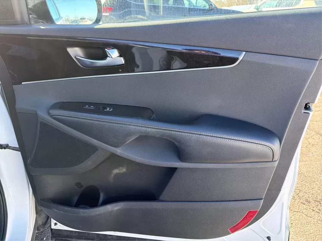 2018 Kia Sorento 2.0T EX (5XYPHDA11JG) with an 2L I-4 gasoline direct injection engine, 6A transmission, located at 880 E. National Road, Vandalia, OH, 45377, (937) 908-9800, 39.891918, -84.183594 - Experience the freedom of adventure with the 2018 Kia Sorento EX, available at Advantage Car and Credit in Vandalia, OH! This SUV is not just a vehicle; it's a companion for families, commuters, and weekend explorers alike. With its robust features and versatile design, the Sorento is perfect for ev - Photo#20