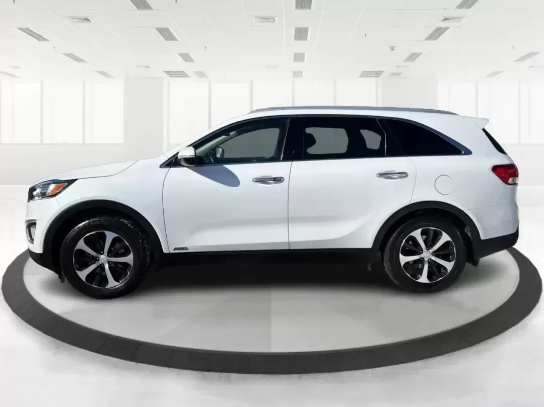 2018 Kia Sorento 2.0T EX (5XYPHDA11JG) with an 2L I-4 gasoline direct injection engine, 6A transmission, located at 8750 N County Rd 25A, Piqua, OH, 45356, (937) 908-9800, 40.164391, -84.232513 - Experience the freedom of adventure with the 2018 Kia Sorento EX, available at Advantage Car and Credit in Vandalia, OH! This SUV is not just a vehicle; it's a companion for families, commuters, and weekend explorers alike. With its robust features and versatile design, the Sorento is perfect for ev - Photo#5