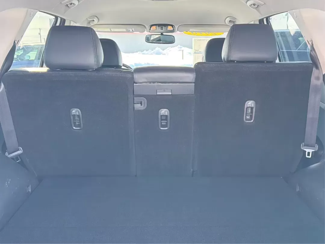 2018 Kia Sorento 2.0T EX (5XYPHDA11JG) with an 2L I-4 gasoline direct injection engine, 6A transmission, located at 8750 N County Rd 25A, Piqua, OH, 45356, (937) 908-9800, 40.164391, -84.232513 - Experience the freedom of adventure with the 2018 Kia Sorento EX, available at Advantage Car and Credit in Vandalia, OH! This SUV is not just a vehicle; it's a companion for families, commuters, and weekend explorers alike. With its robust features and versatile design, the Sorento is perfect for ev - Photo#12