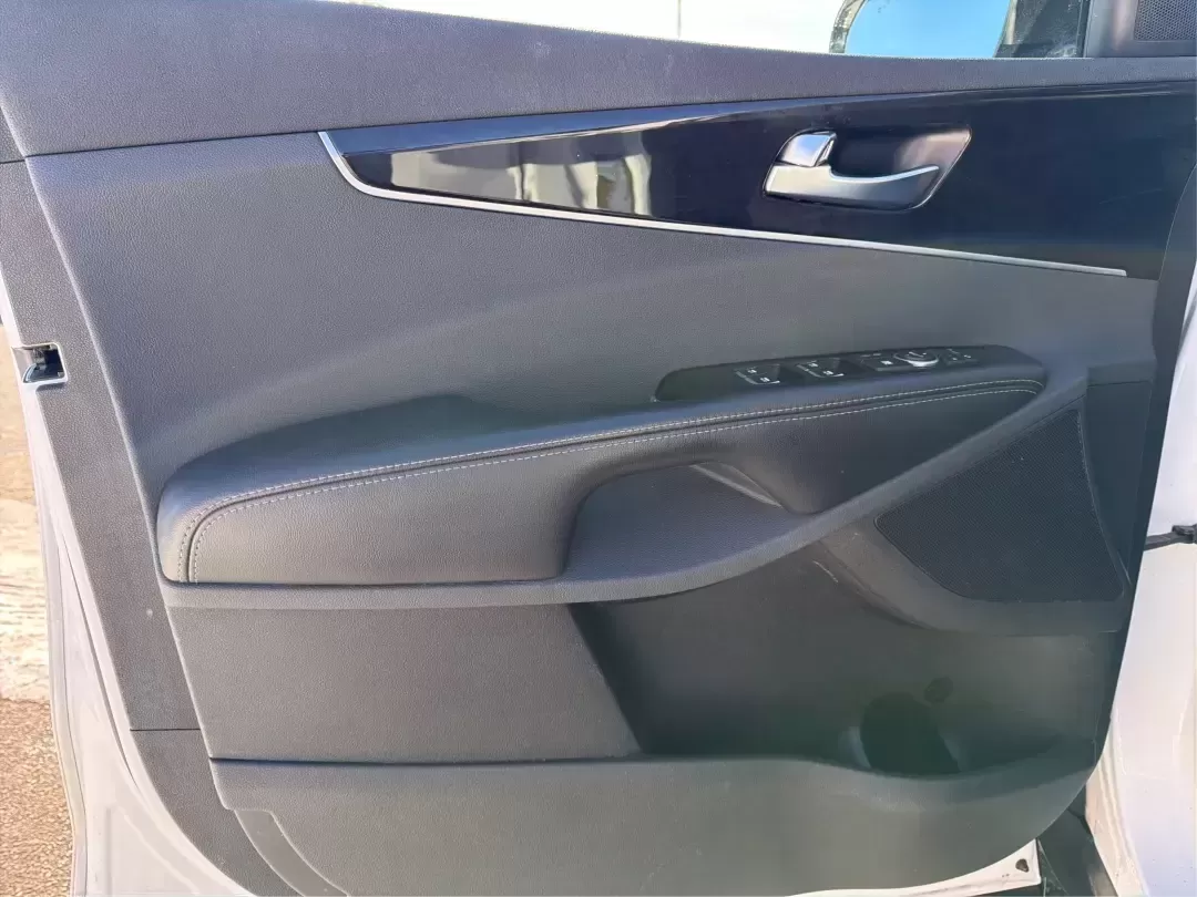 2018 Kia Sorento 2.0T EX (5XYPHDA11JG) with an 2L I-4 gasoline direct injection engine, 6A transmission, located at 8750 N County Rd 25A, Piqua, OH, 45356, (937) 908-9800, 40.164391, -84.232513 - Experience the freedom of adventure with the 2018 Kia Sorento EX, available at Advantage Car and Credit in Vandalia, OH! This SUV is not just a vehicle; it's a companion for families, commuters, and weekend explorers alike. With its robust features and versatile design, the Sorento is perfect for ev - Photo#19