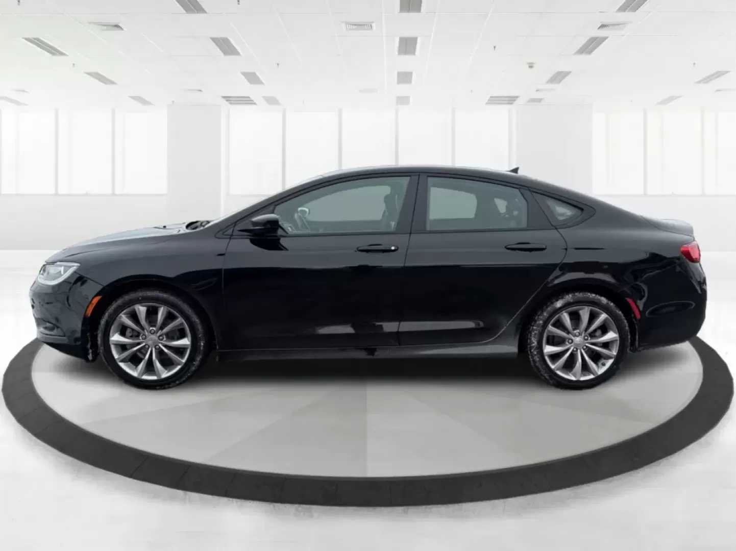 2016 Chrysler 200 S (1C3CCCBB9GN) with an Pentastar 3.6L V-6 DOHC engine, 9A transmission, located at 1951 S Dayton Lakeview Rd., New Carlisle, OH, 45344, (937) 908-9800, 39.890999, -84.050255 - Elevate your driving experience and embrace adventure with the 2016 Chrysler 200 S, now available at Advantage Car and Credit, your trusted Buy Here Pay Here dealership located at 1951 S Dayton-Lakeview Rd, New Carlisle, OH 45344. Whether you're commuting through the bustling streets of New Carlisle - Photo#5