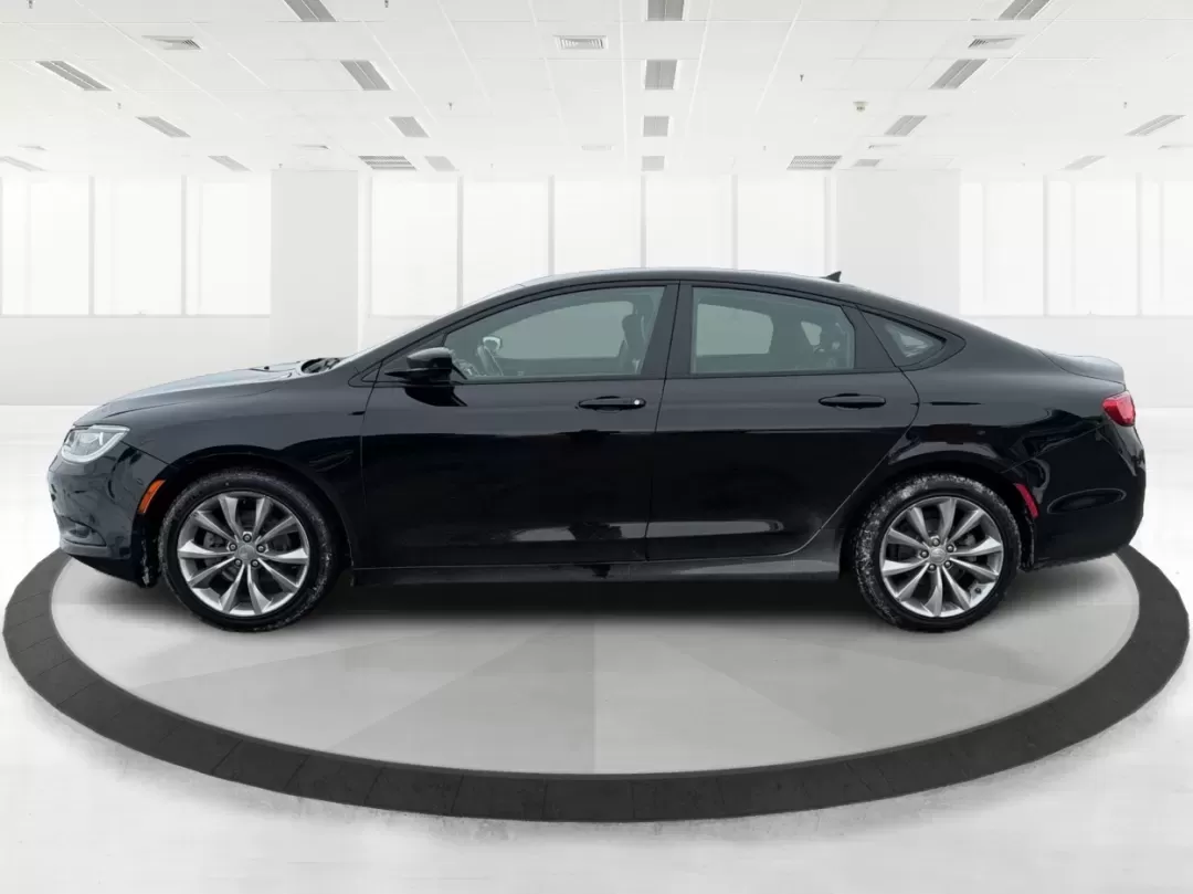 2016 Chrysler 200 S (1C3CCCBB9GN) with an Pentastar 3.6L V-6 DOHC engine, 9A transmission, located at 1951 S Dayton Lakeview Rd., New Carlisle, OH, 45344, (937) 908-9800, 39.890999, -84.050255 - Elevate your driving experience and embrace adventure with the 2016 Chrysler 200 S, now available at Advantage Car and Credit, your trusted Buy Here Pay Here dealership located at 1951 S Dayton-Lakeview Rd, New Carlisle, OH 45344. Whether you're commuting through the bustling streets of New Carlisle - Photo#5