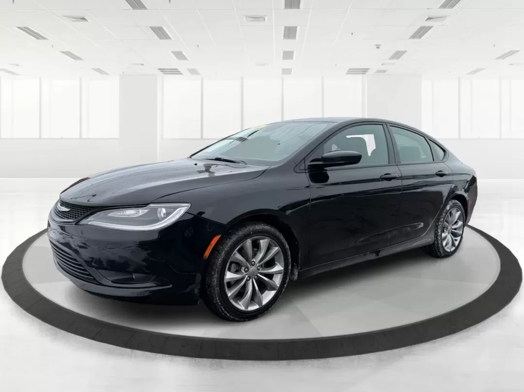 2016 Chrysler 200 S (1C3CCCBB9GN) with an Pentastar 3.6L V-6 DOHC engine, 9A transmission, located at 1951 S Dayton Lakeview Rd., New Carlisle, OH, 45344, (937) 908-9800, 39.890999, -84.050255 - Elevate your driving experience and embrace adventure with the 2016 Chrysler 200 S, now available at Advantage Car and Credit, your trusted Buy Here Pay Here dealership located at 1951 S Dayton-Lakeview Rd, New Carlisle, OH 45344. Whether you're commuting through the bustling streets of New Carlisle - Photo#8