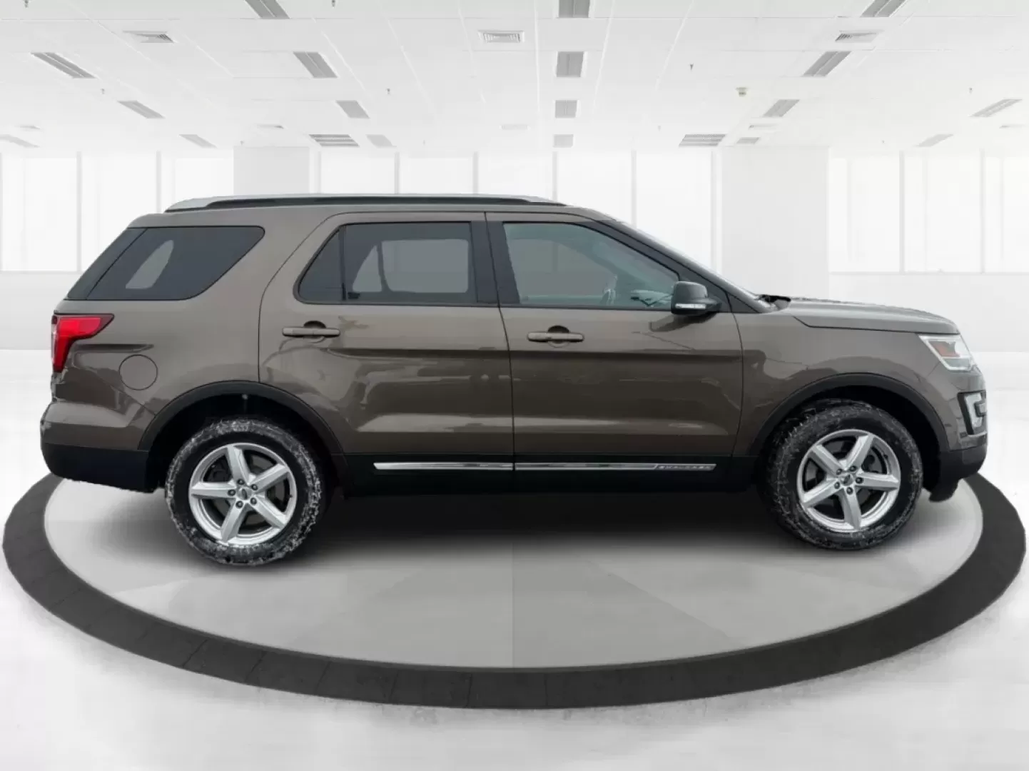 2016 Ford Explorer XLT (1FM5K8D89GG) with an EcoBoost 2.3L I-4 gasoline direct injection engine, 6-Speed Automatic transmission, located at 1951 S Dayton Lakeview Rd., New Carlisle, OH, 45344, (937) 908-9800, 39.890999, -84.050255 - Looking for a versatile and reliable vehicle that can accommodate your family adventures, weekend getaways, and daily commutes? Look no further than the 2016 Ford Explorer XLT, available now at Advantage Car and Credit in New Carlisle, OH. With a spacious interior and advanced technology features, t - Photo#1