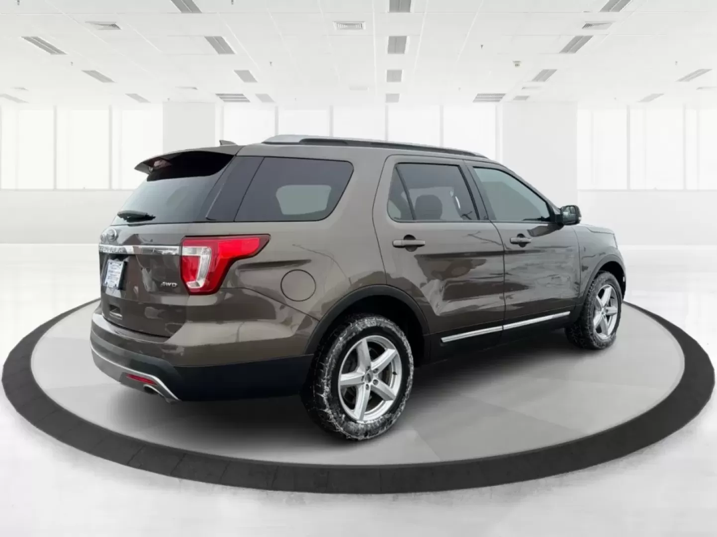 2016 Ford Explorer XLT (1FM5K8D89GG) with an EcoBoost 2.3L I-4 gasoline direct injection engine, 6-Speed Automatic transmission, located at 1951 S Dayton Lakeview Rd., New Carlisle, OH, 45344, (937) 908-9800, 39.890999, -84.050255 - Looking for a versatile and reliable vehicle that can accommodate your family adventures, weekend getaways, and daily commutes? Look no further than the 2016 Ford Explorer XLT, available now at Advantage Car and Credit in New Carlisle, OH. With a spacious interior and advanced technology features, t - Photo#2