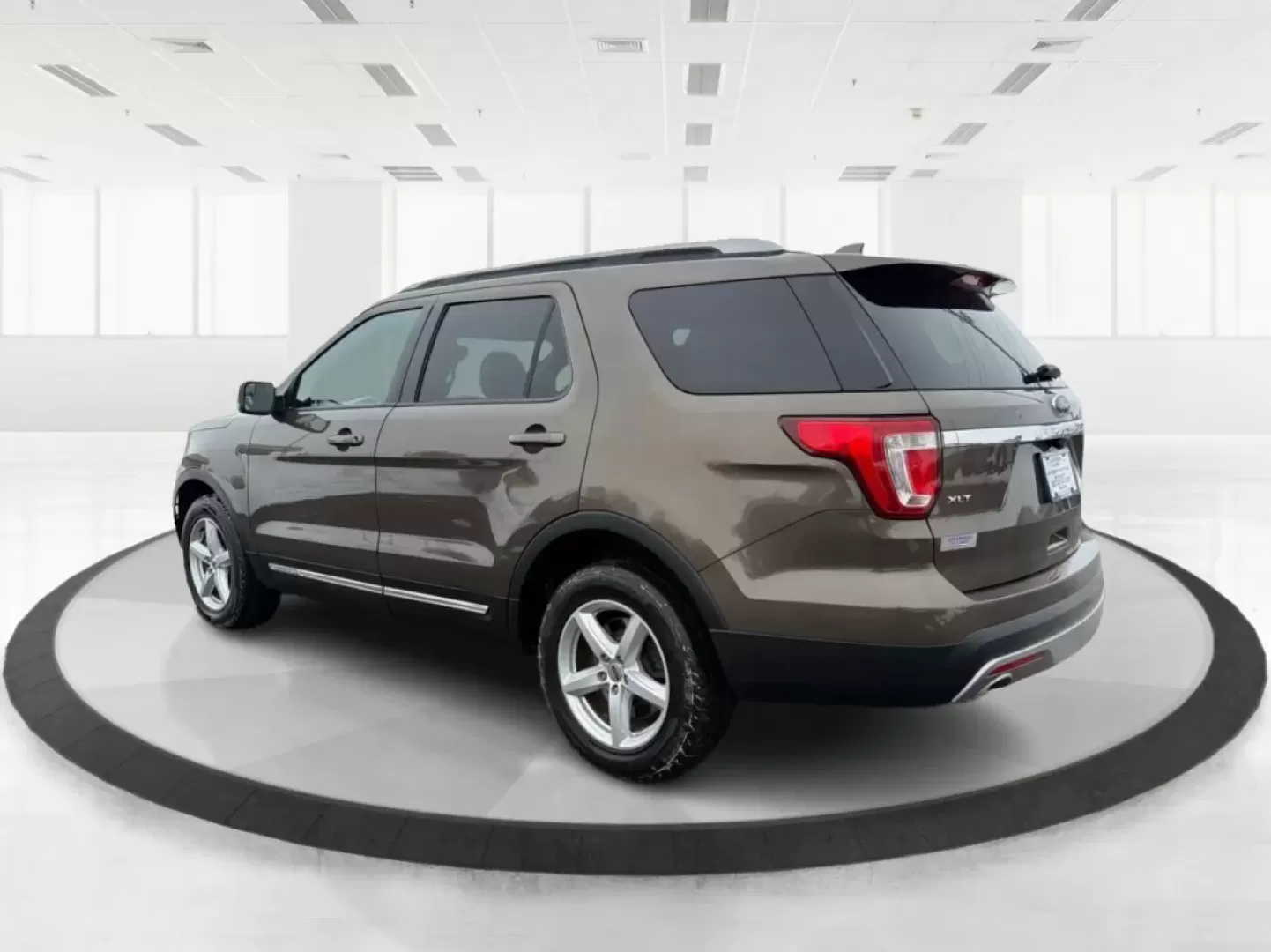 2016 Ford Explorer XLT (1FM5K8D89GG) with an EcoBoost 2.3L I-4 gasoline direct injection engine, 6-Speed Automatic transmission, located at 1951 S Dayton Lakeview Rd., New Carlisle, OH, 45344, (937) 908-9800, 39.890999, -84.050255 - Looking for a versatile and reliable vehicle that can accommodate your family adventures, weekend getaways, and daily commutes? Look no further than the 2016 Ford Explorer XLT, available now at Advantage Car and Credit in New Carlisle, OH. With a spacious interior and advanced technology features, t - Photo#4