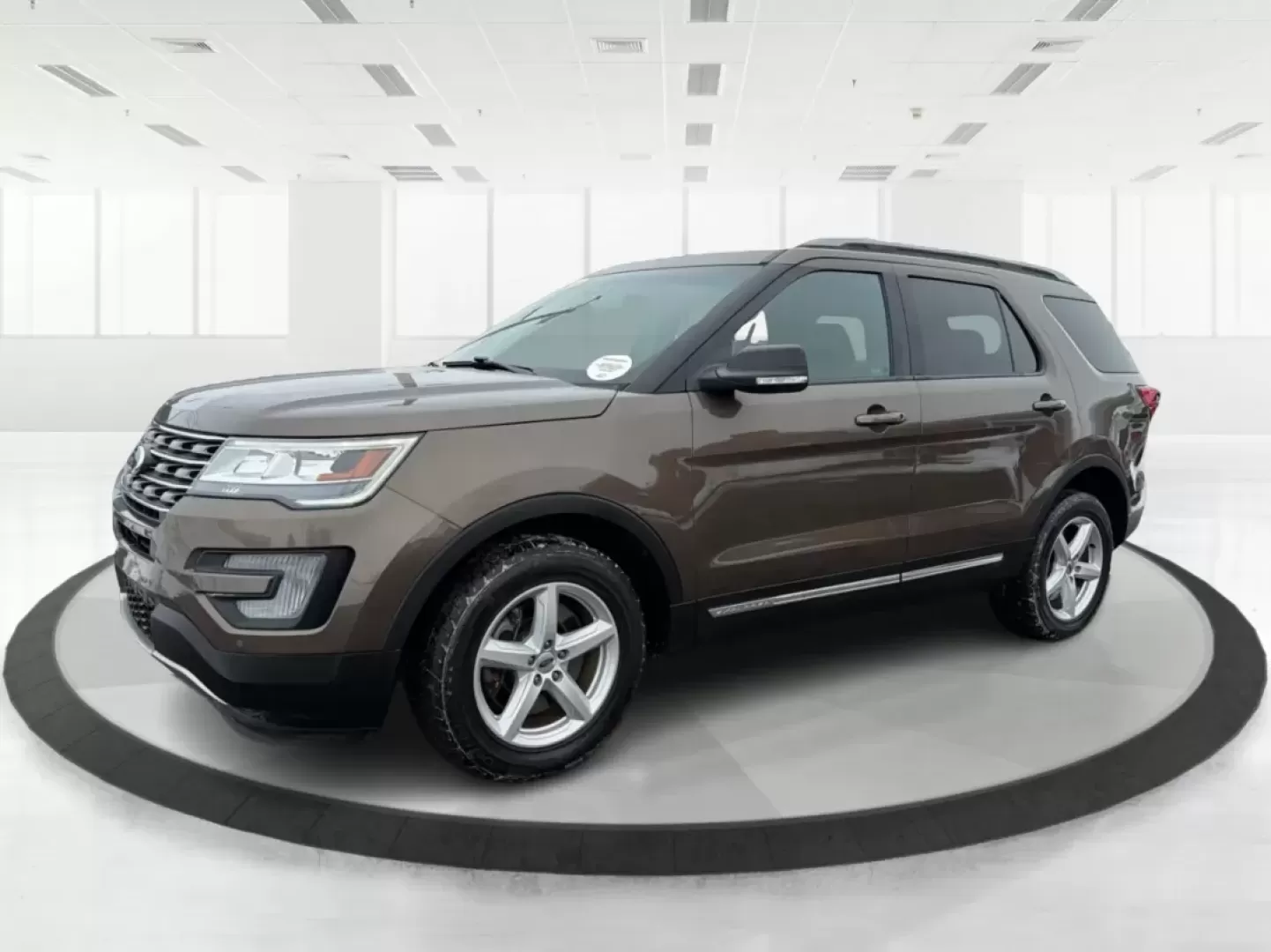 2016 Ford Explorer XLT (1FM5K8D89GG) with an EcoBoost 2.3L I-4 gasoline direct injection engine, 6-Speed Automatic transmission, located at 1951 S Dayton Lakeview Rd., New Carlisle, OH, 45344, (937) 908-9800, 39.890999, -84.050255 - Looking for a versatile and reliable vehicle that can accommodate your family adventures, weekend getaways, and daily commutes? Look no further than the 2016 Ford Explorer XLT, available now at Advantage Car and Credit in New Carlisle, OH. With a spacious interior and advanced technology features, t - Photo#8