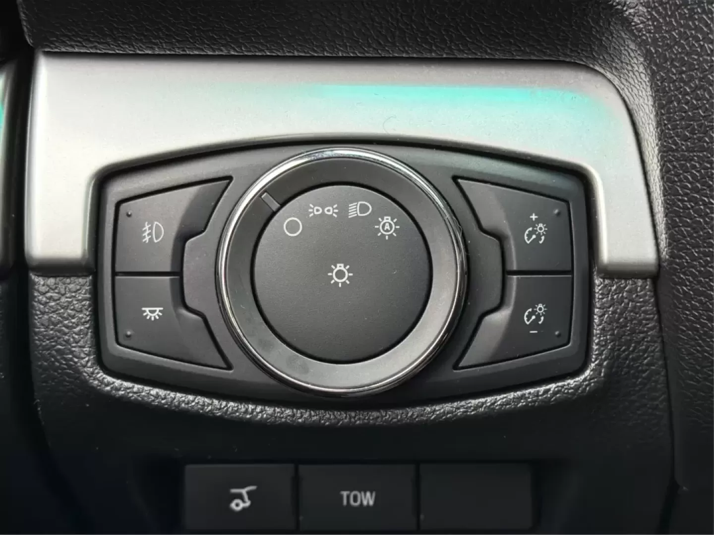 2016 Ford Explorer XLT (1FM5K8D89GG) with an EcoBoost 2.3L I-4 gasoline direct injection engine, 6-Speed Automatic transmission, located at 1951 S Dayton Lakeview Rd., New Carlisle, OH, 45344, (937) 908-9800, 39.890999, -84.050255 - Looking for a versatile and reliable vehicle that can accommodate your family adventures, weekend getaways, and daily commutes? Look no further than the 2016 Ford Explorer XLT, available now at Advantage Car and Credit in New Carlisle, OH. With a spacious interior and advanced technology features, t - Photo#17